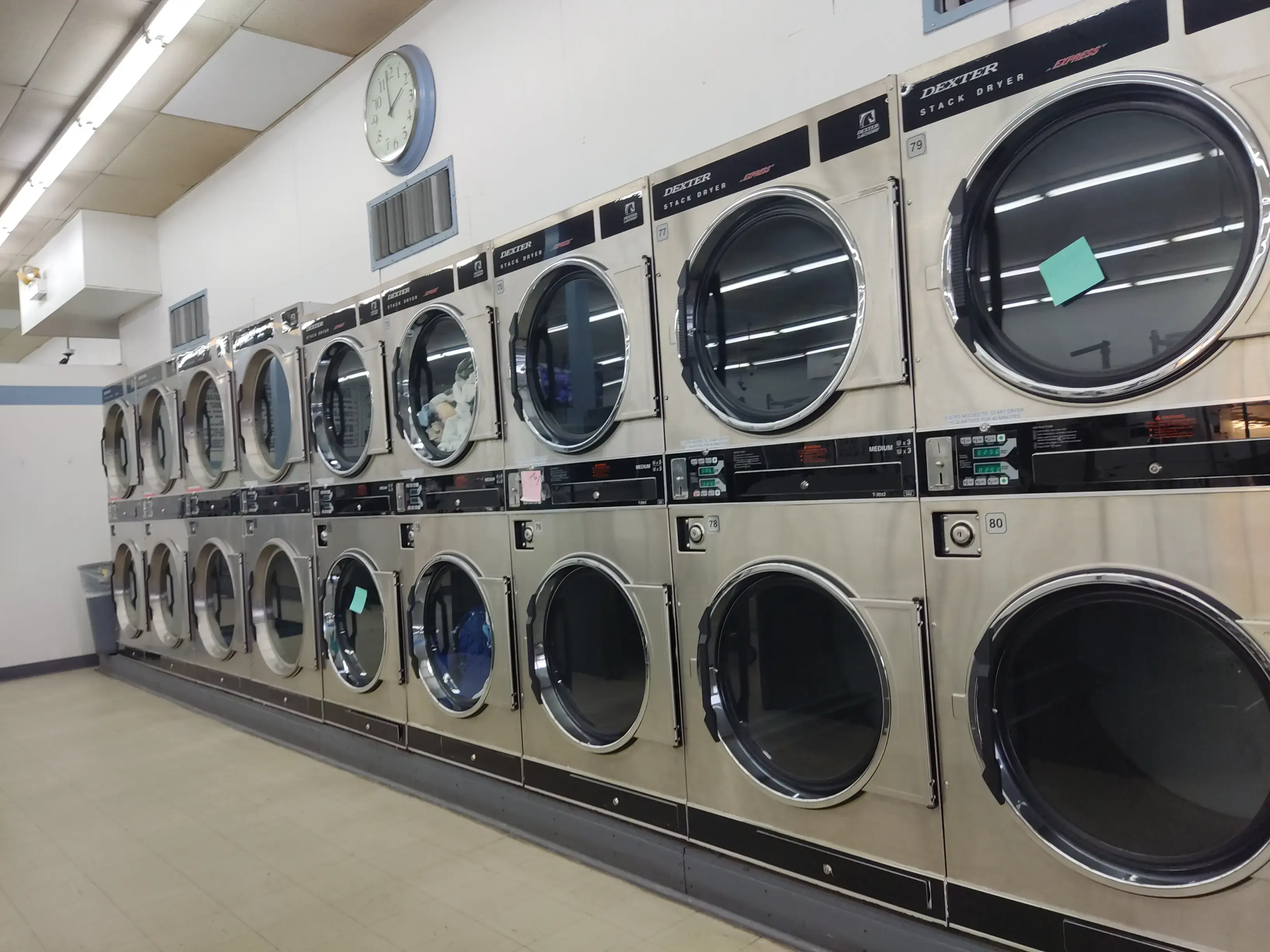 Snowy White Laundromat thumbnail 16