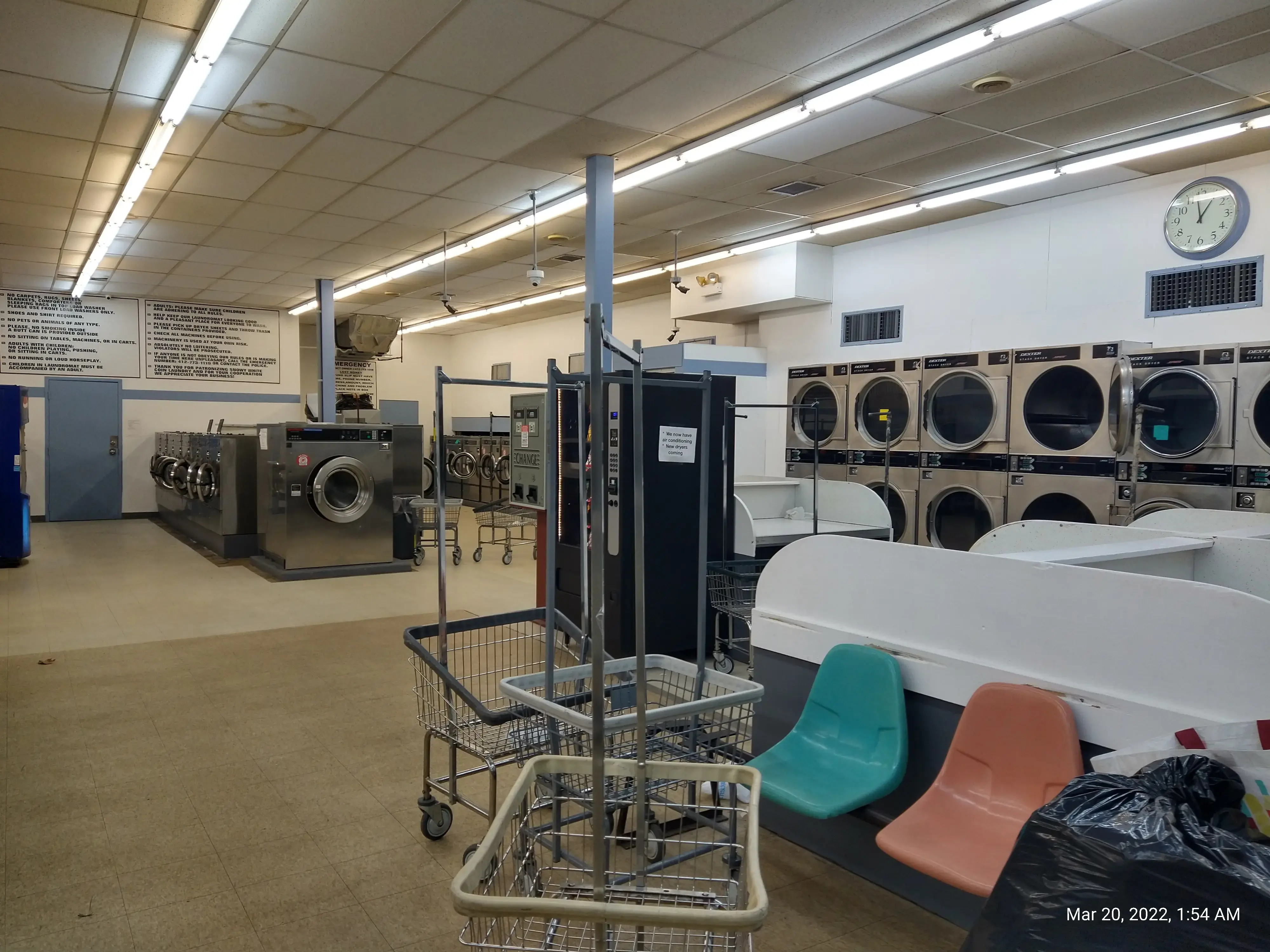 Snowy White Laundromat thumbnail 18