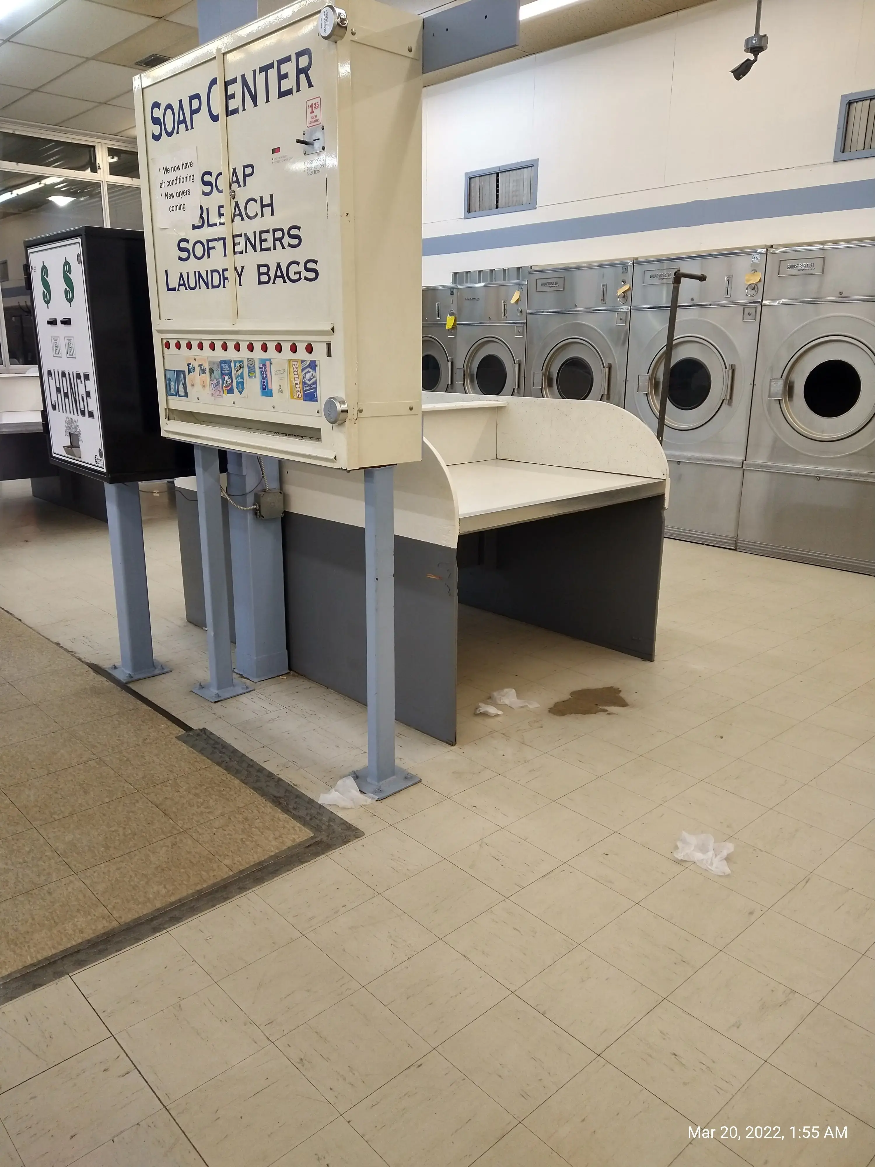 Snowy White Laundromat thumbnail 14