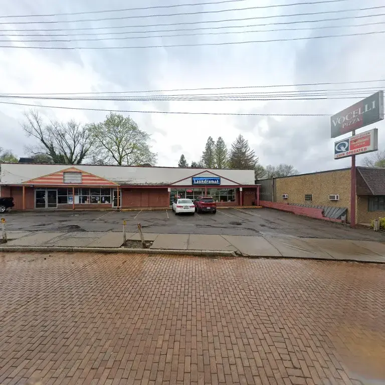 Snowy White Laundromat - Image 6