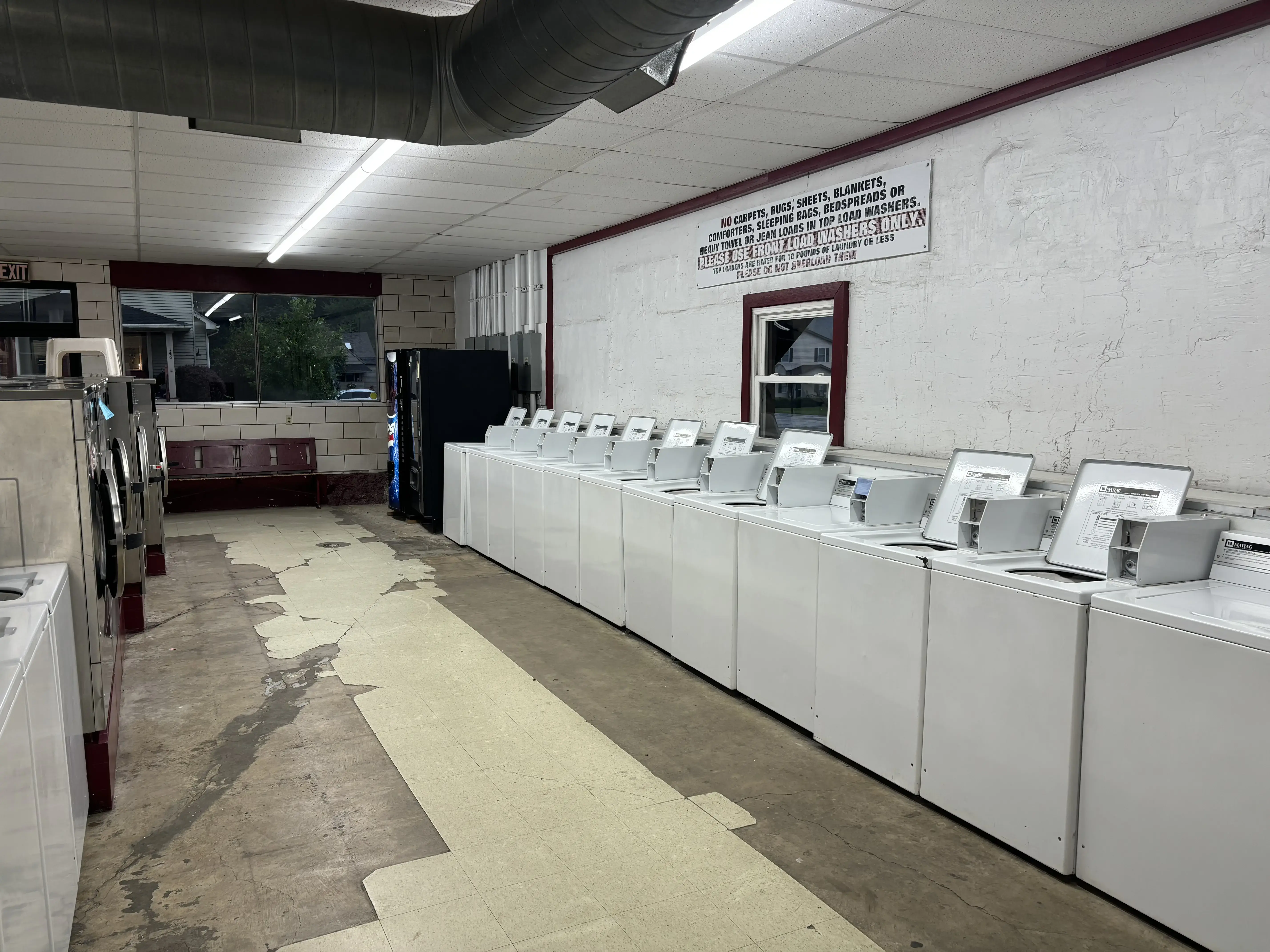 Snowy White Laundromat - Image 3