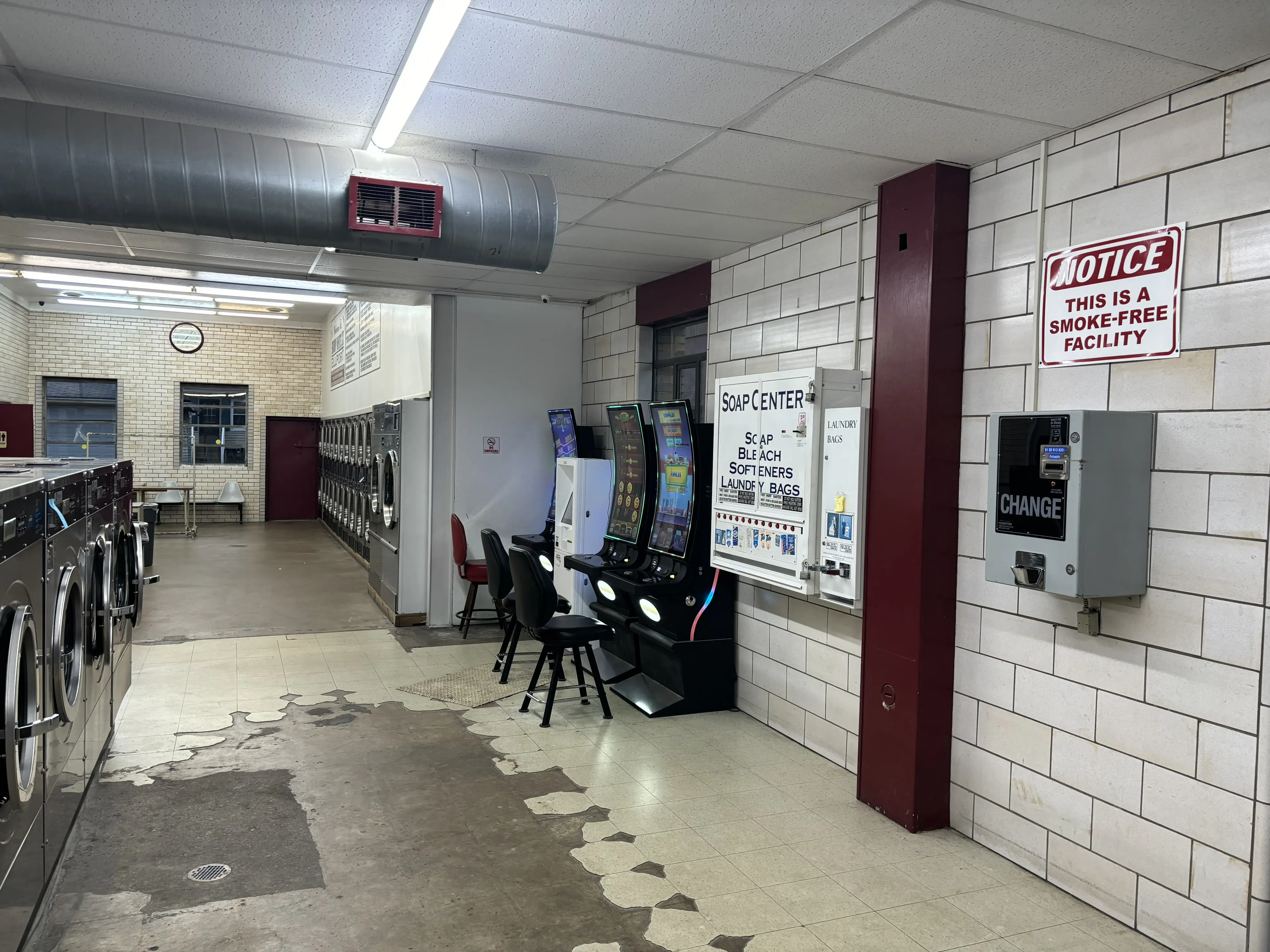 Snowy White Laundromat thumbnail 5