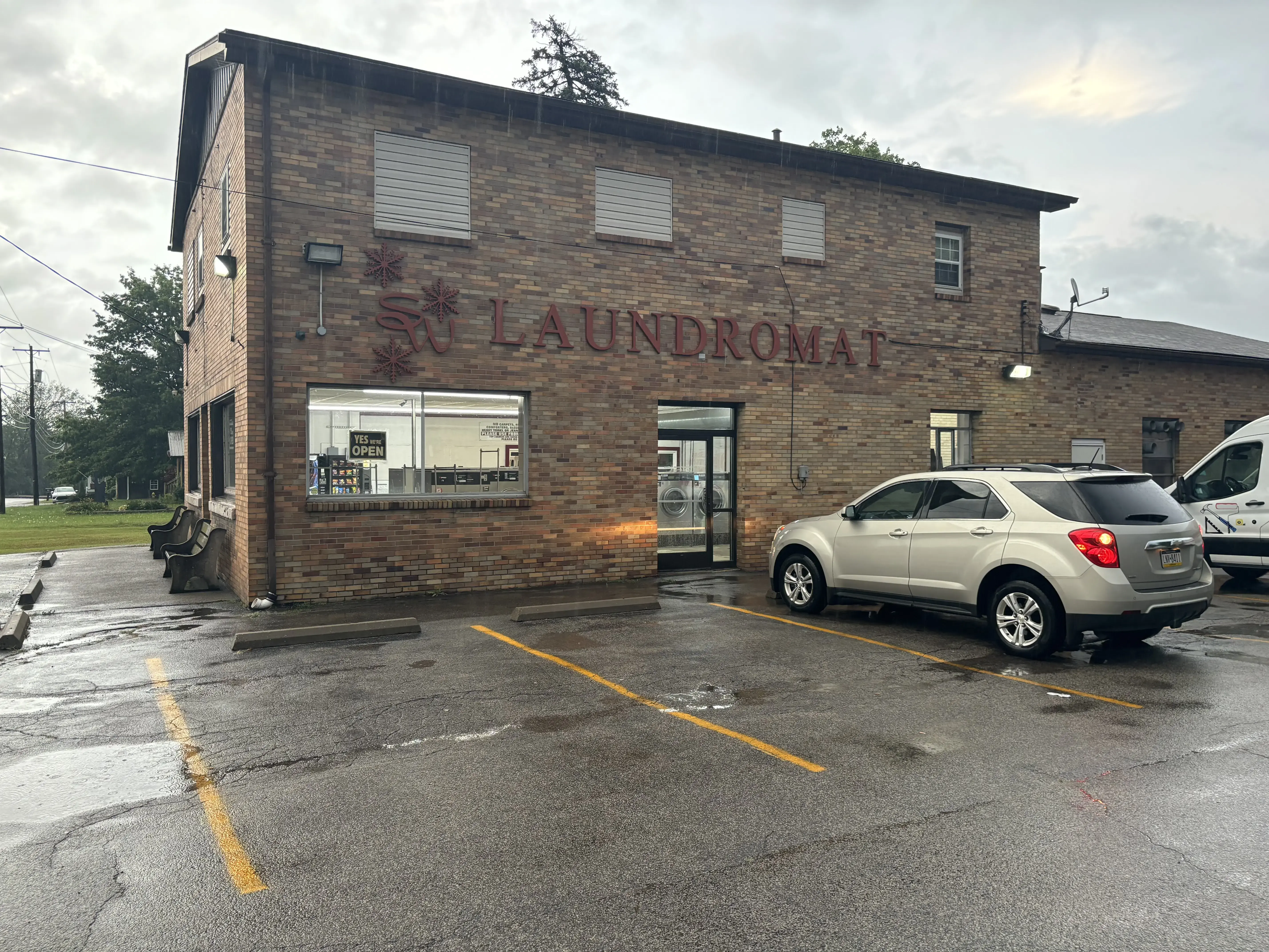 Snowy White Laundromat thumbnail 2