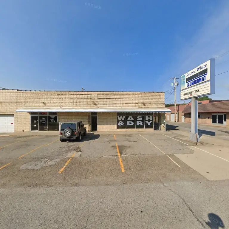 Snowy White Laundromat thumbnail 15