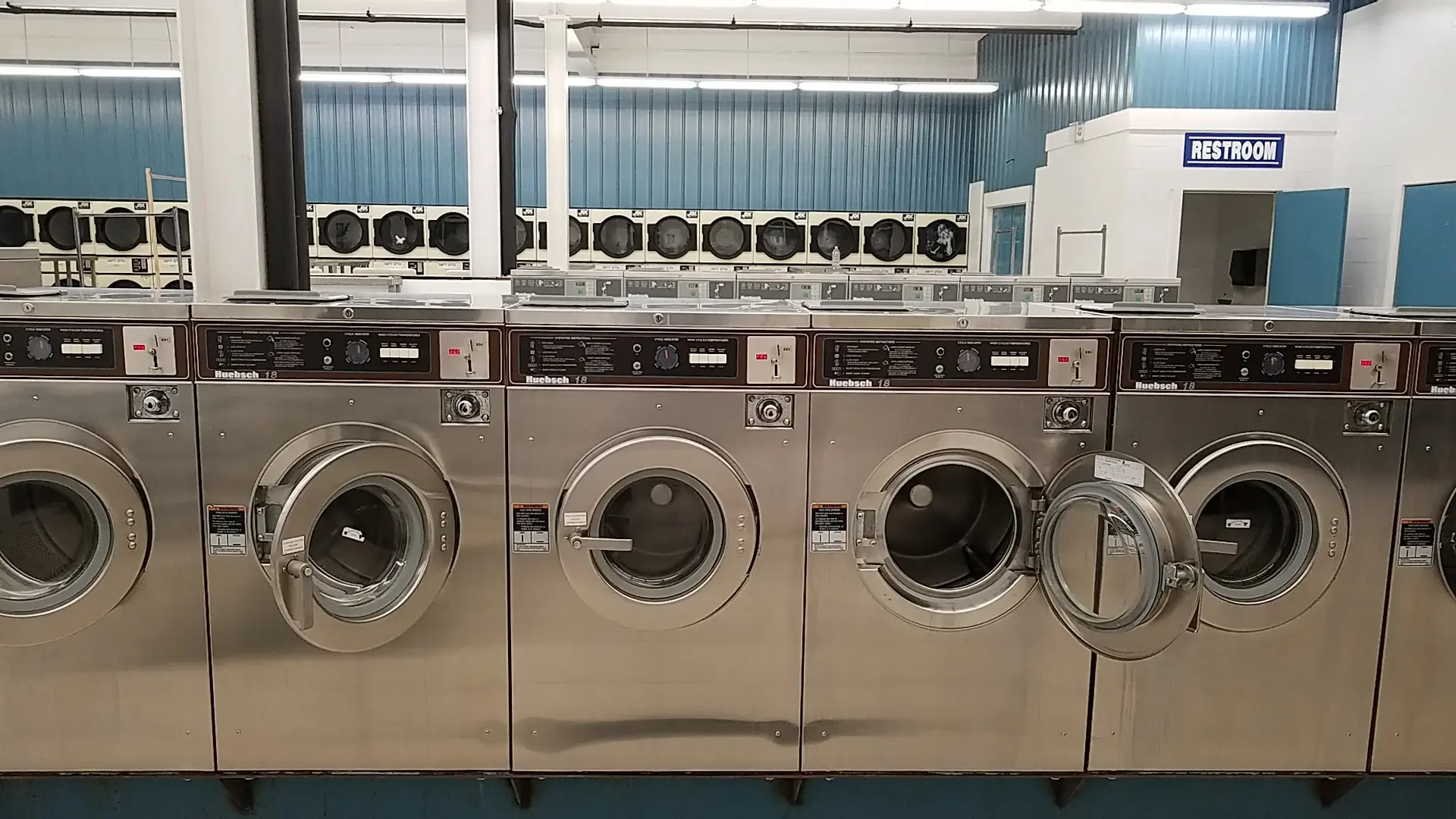 Snowy White Laundromat thumbnail 11