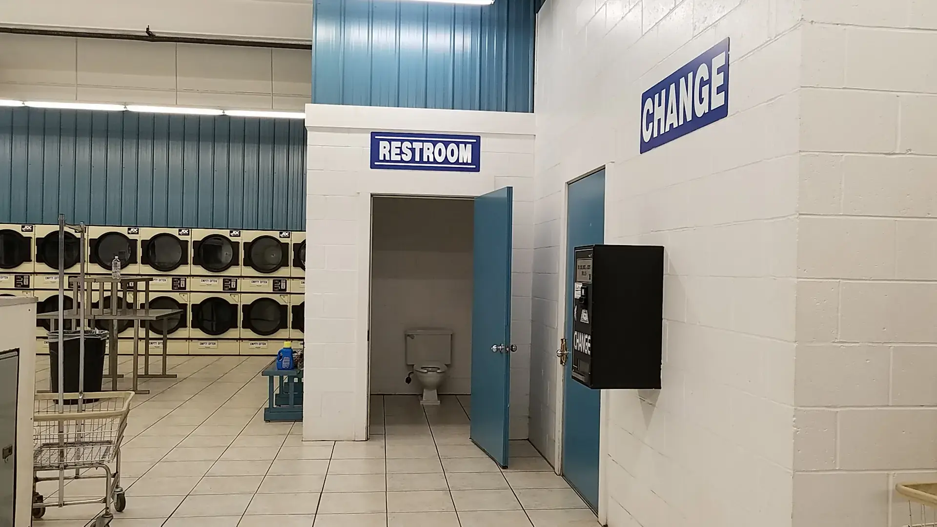 Snowy White Laundromat - Image 7