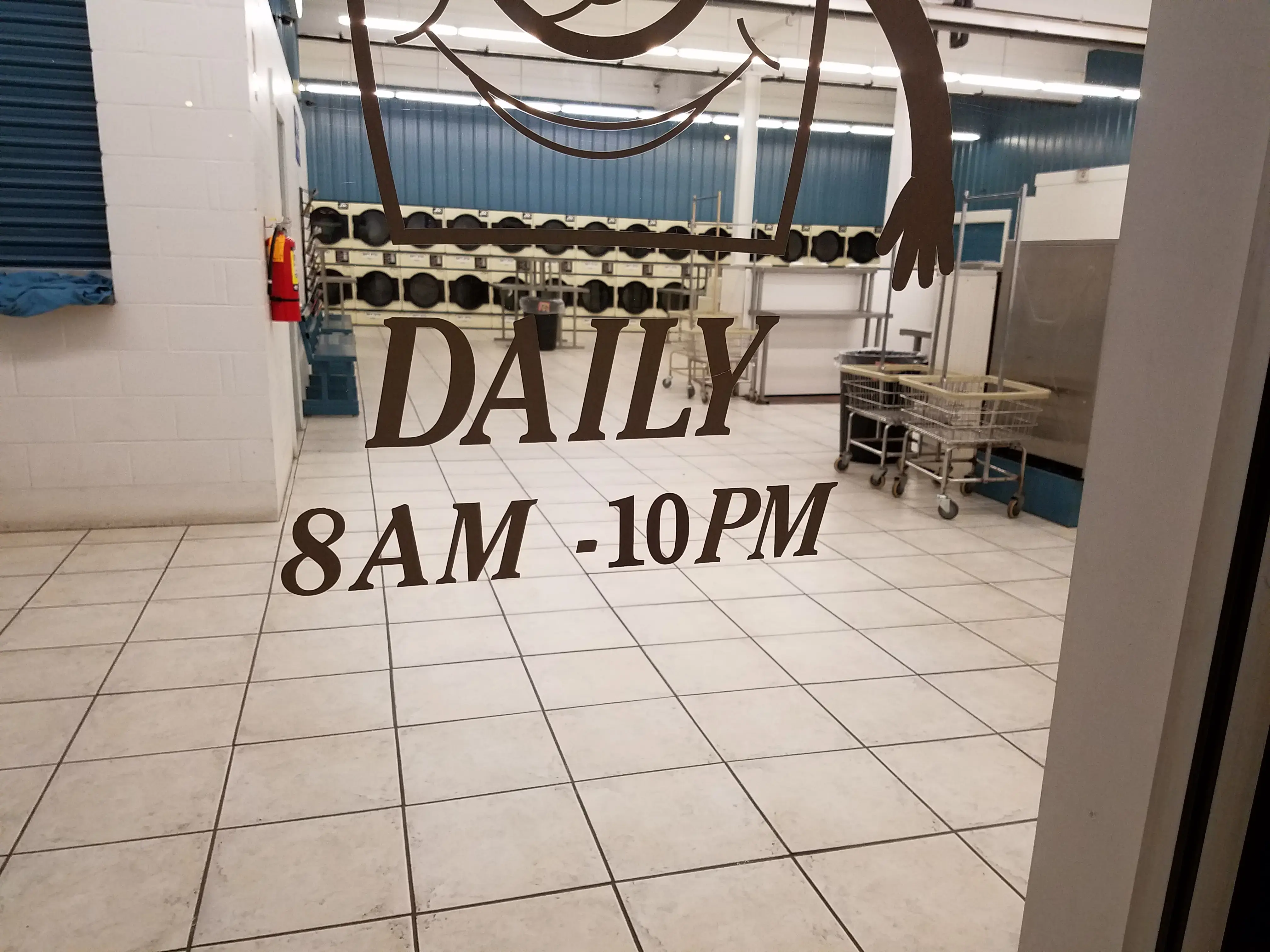 Snowy White Laundromat thumbnail 5