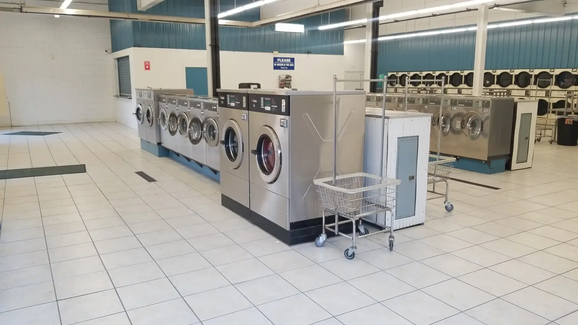 Snowy White Laundromat - Image 14