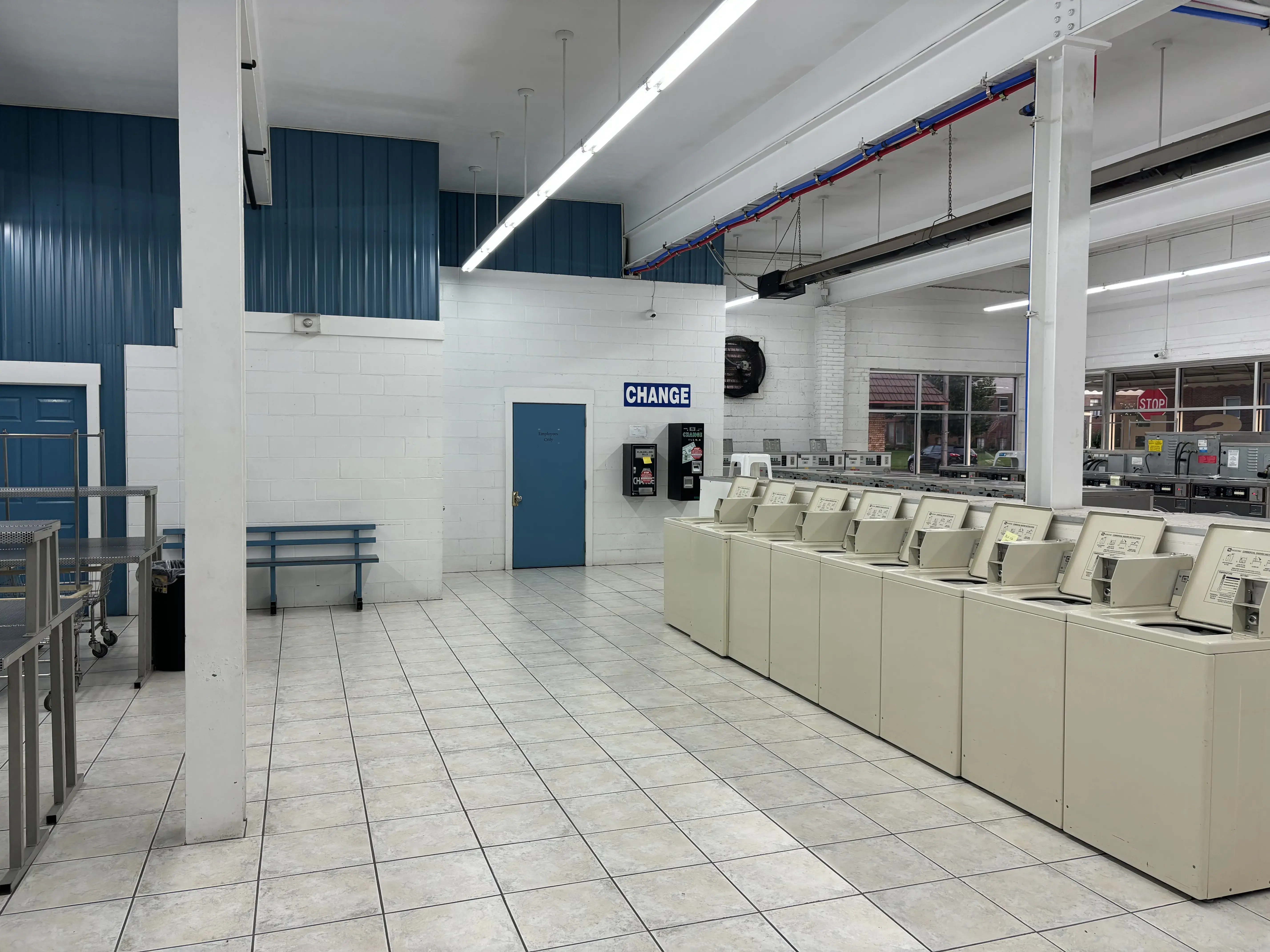Snowy White Laundromat thumbnail 4