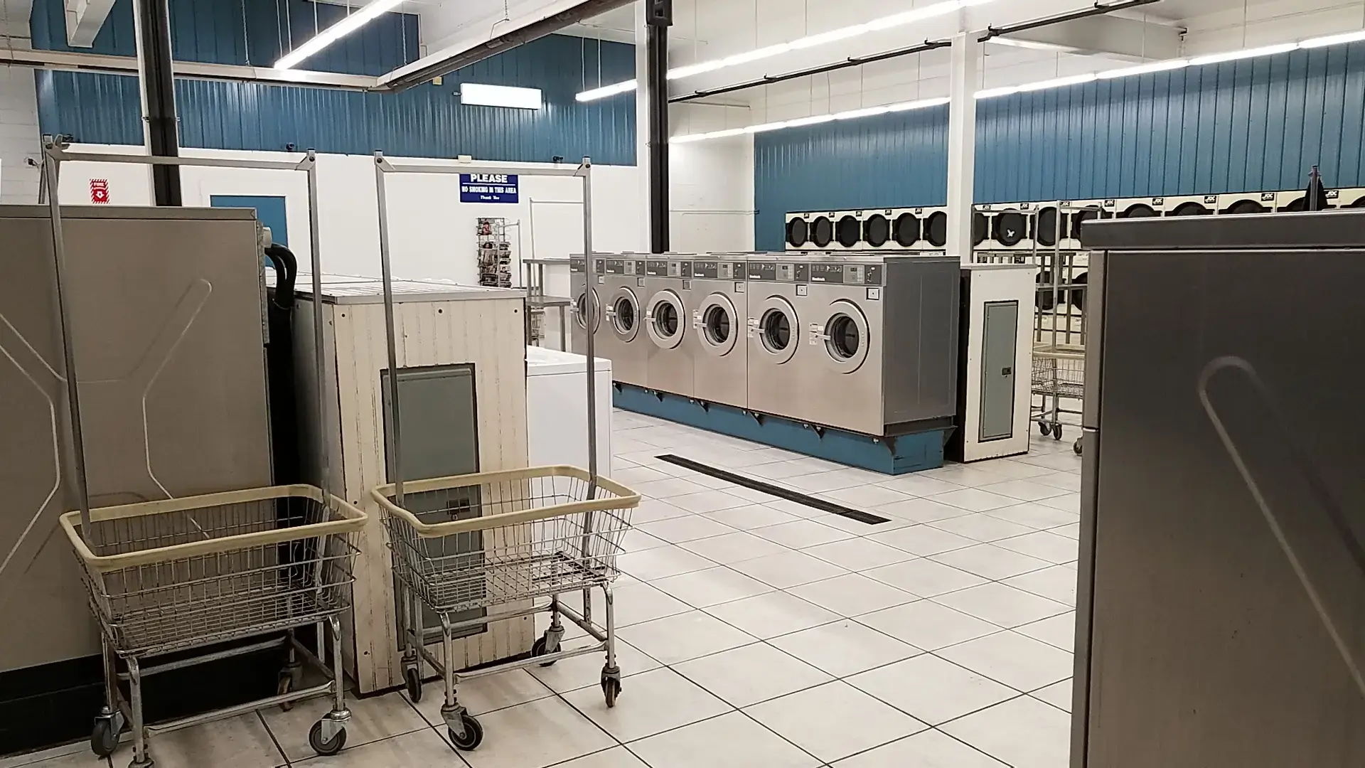 Snowy White Laundromat - Image 12