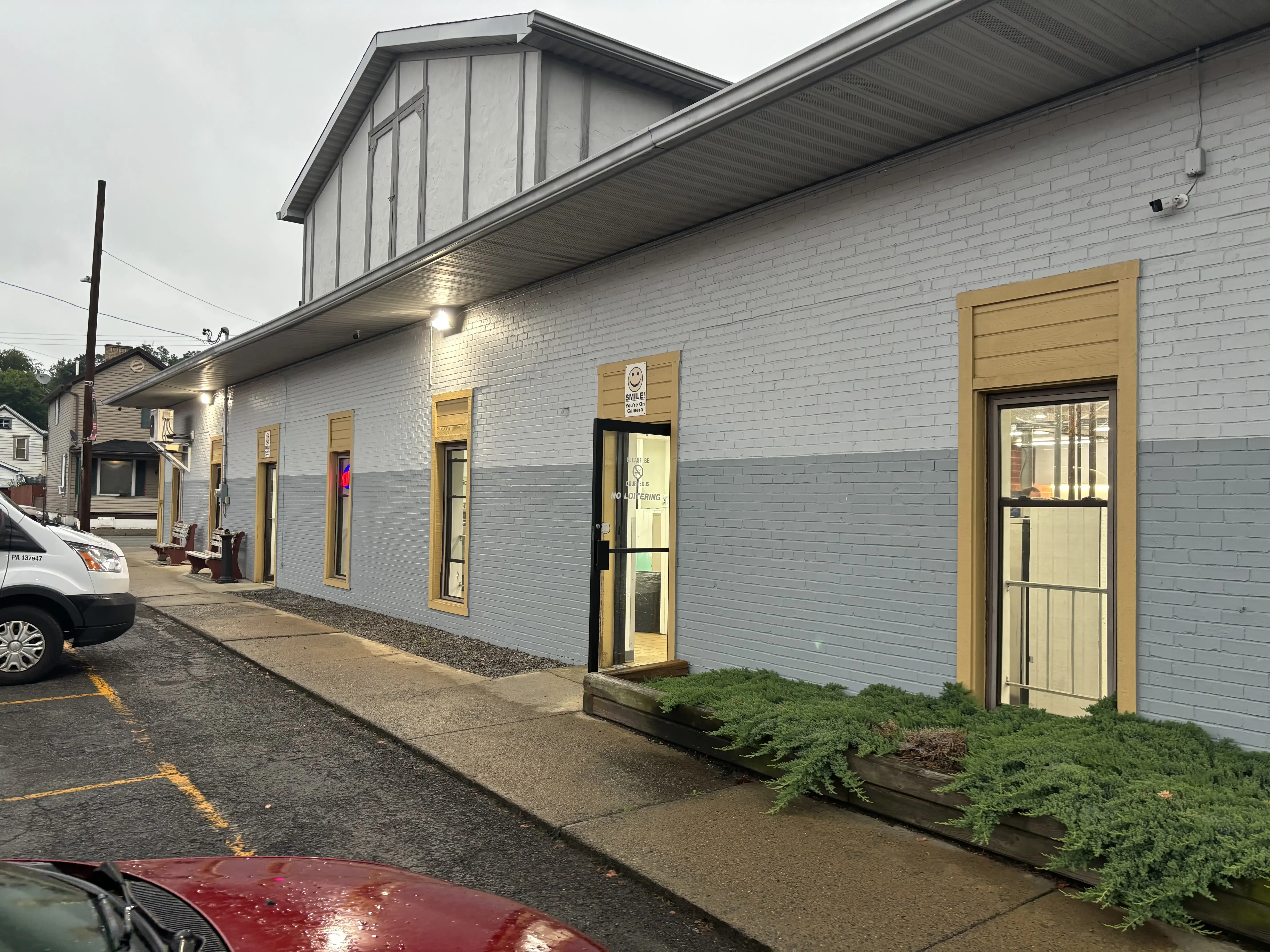 Snowy White Laundromat - Image 8