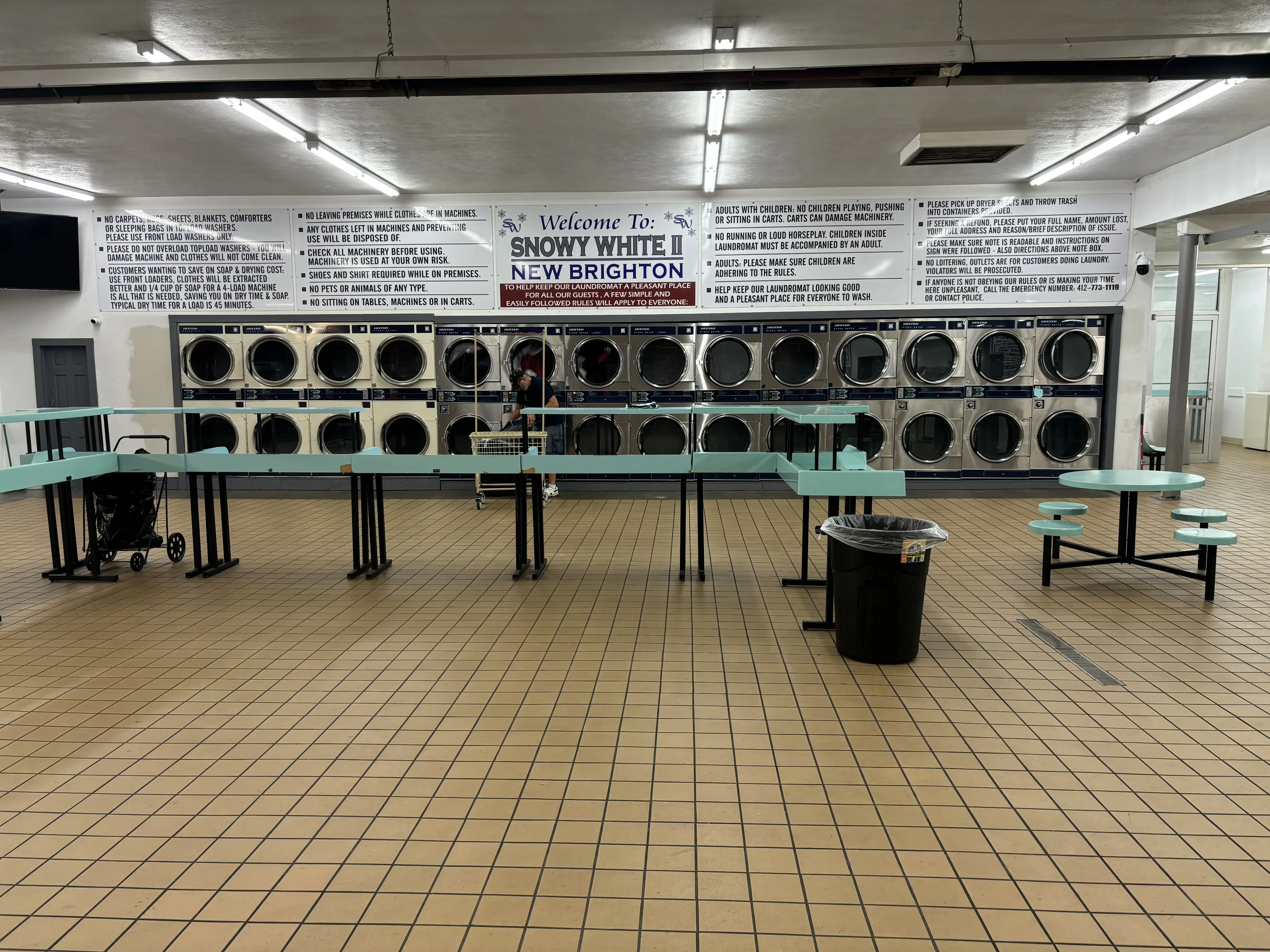 Snowy White Laundromat - Image 3