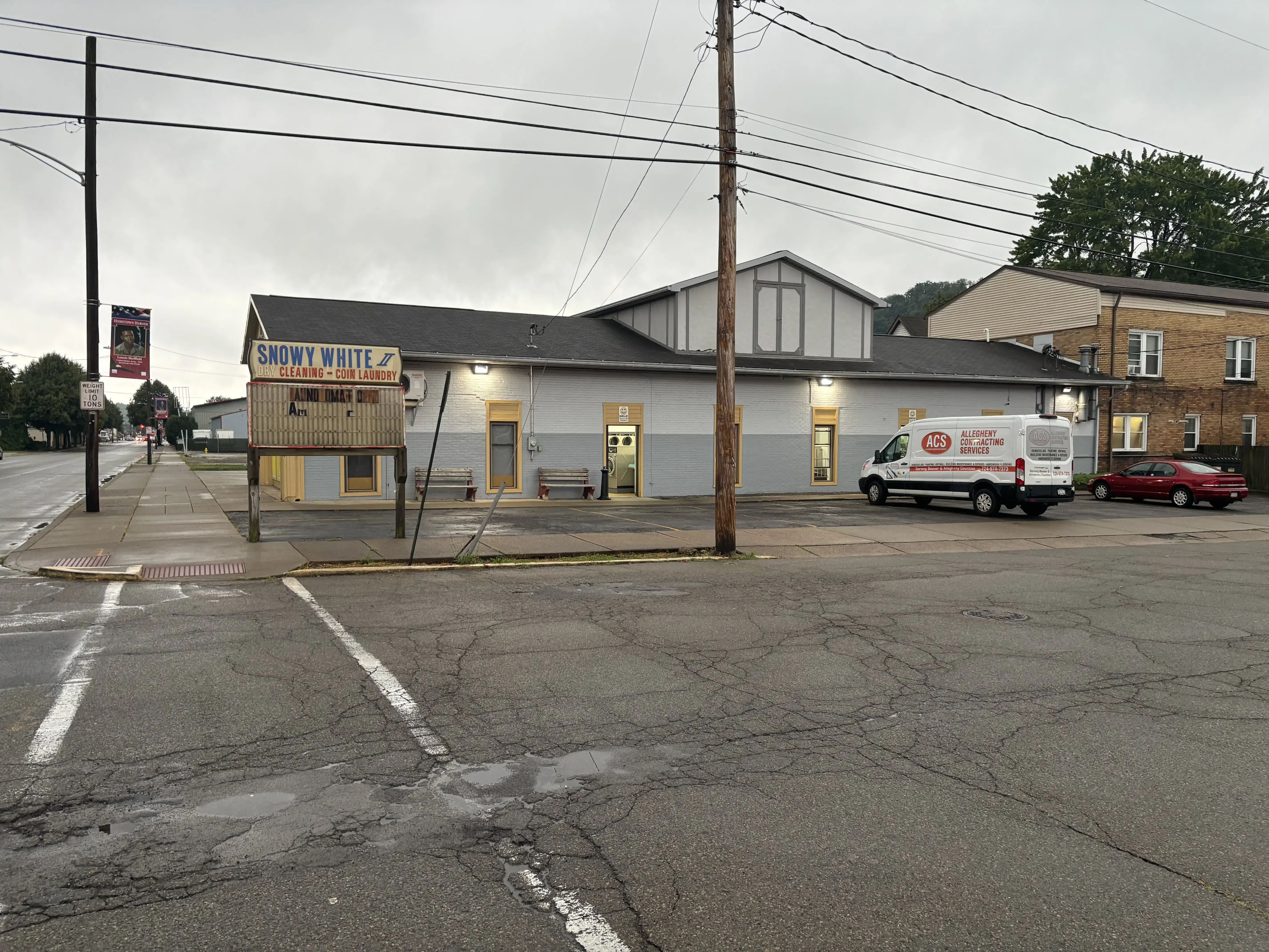 Snowy White Laundromat thumbnail 2