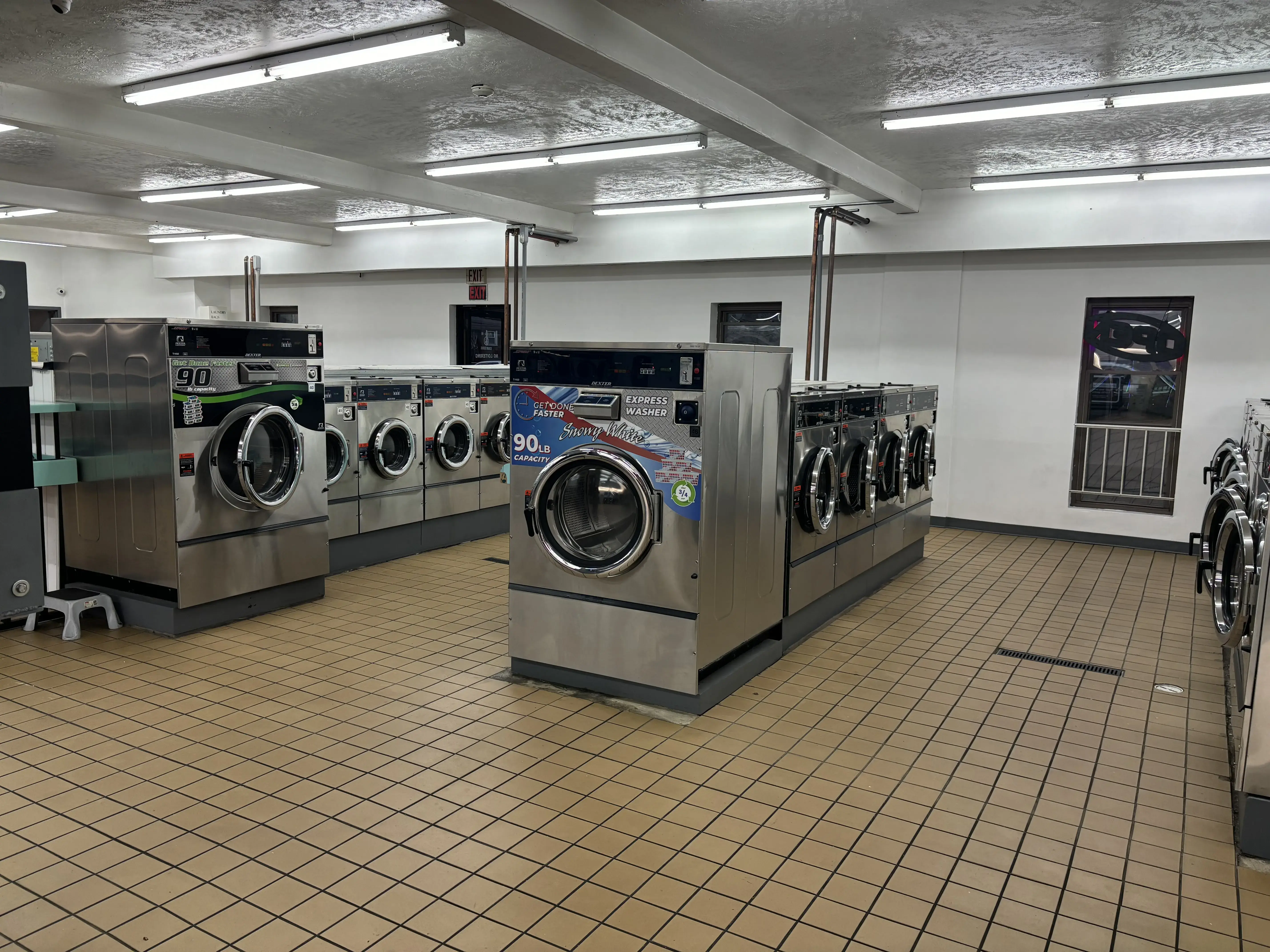 Snowy White Laundromat - Image 14