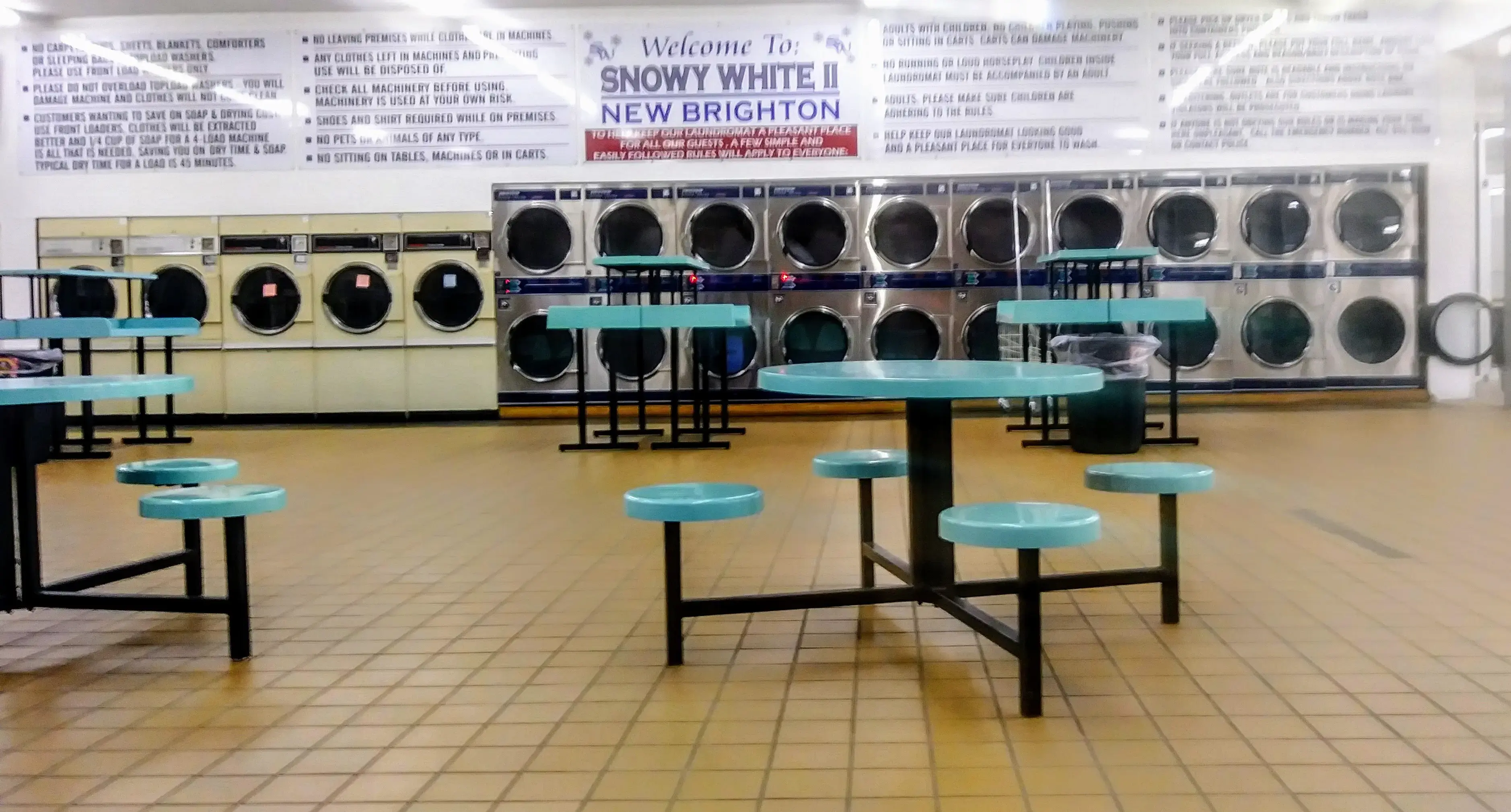 Snowy White Laundromat thumbnail 5