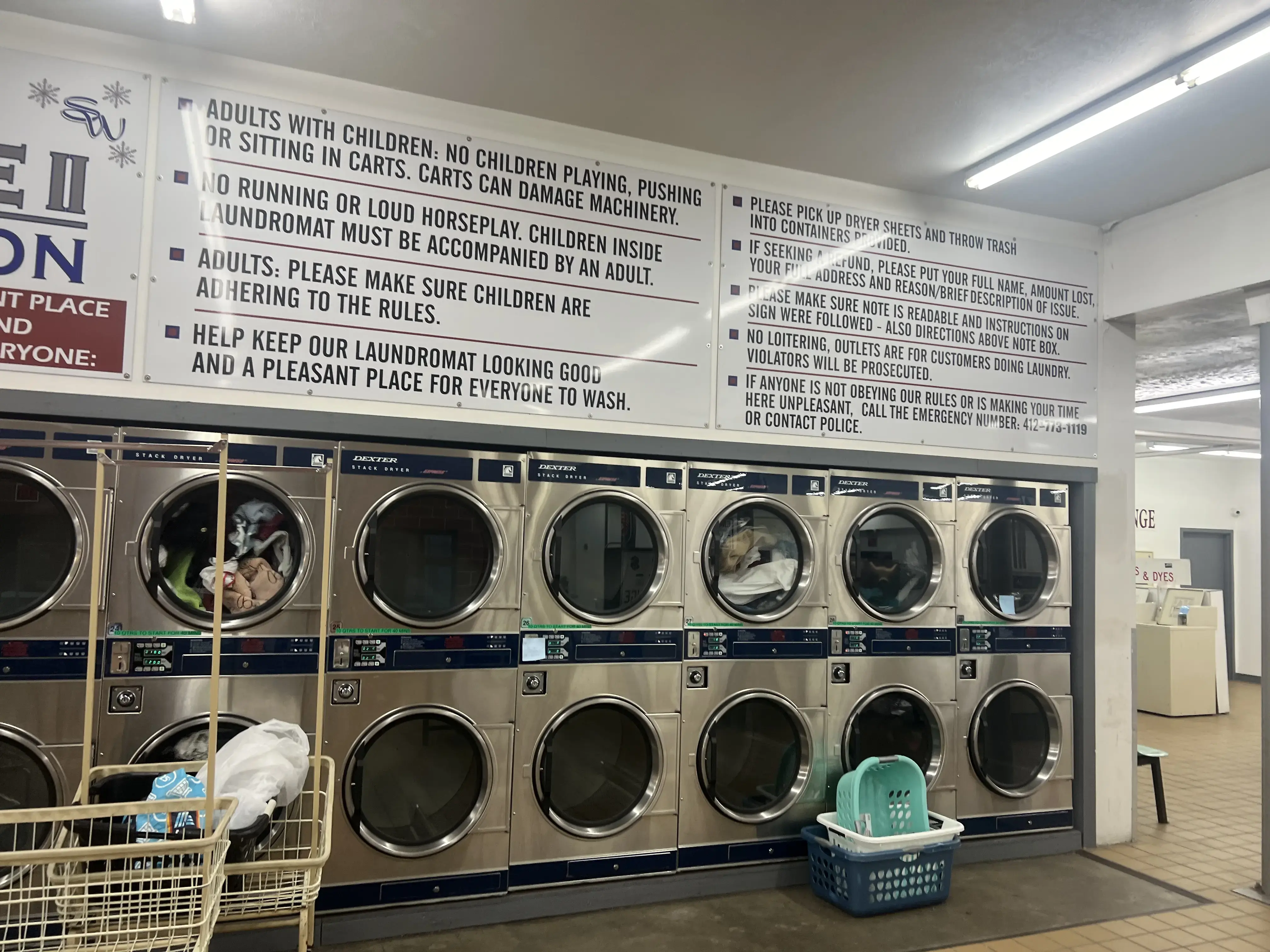 Snowy White Laundromat thumbnail 10