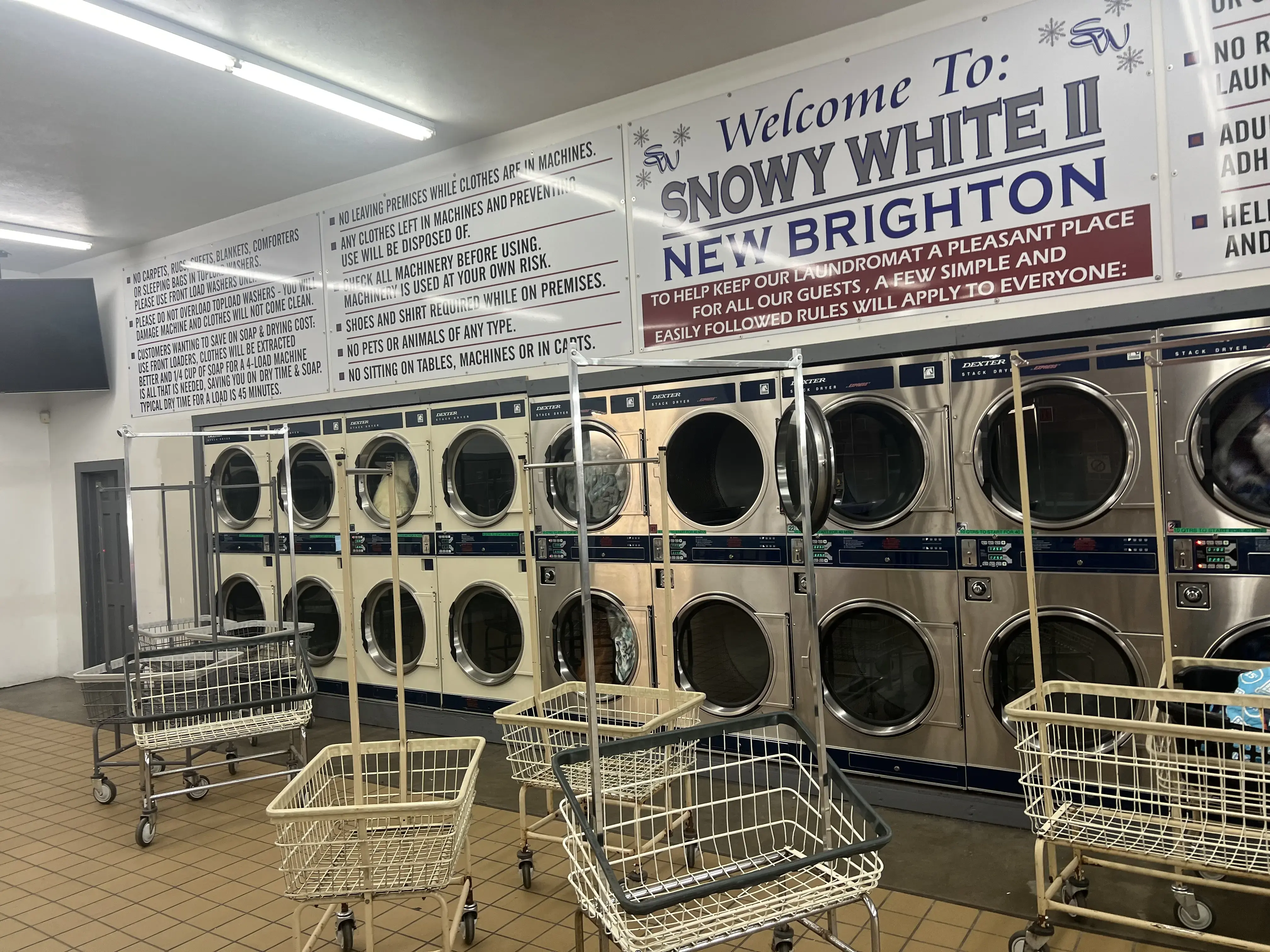 Snowy White Laundromat - Image 11