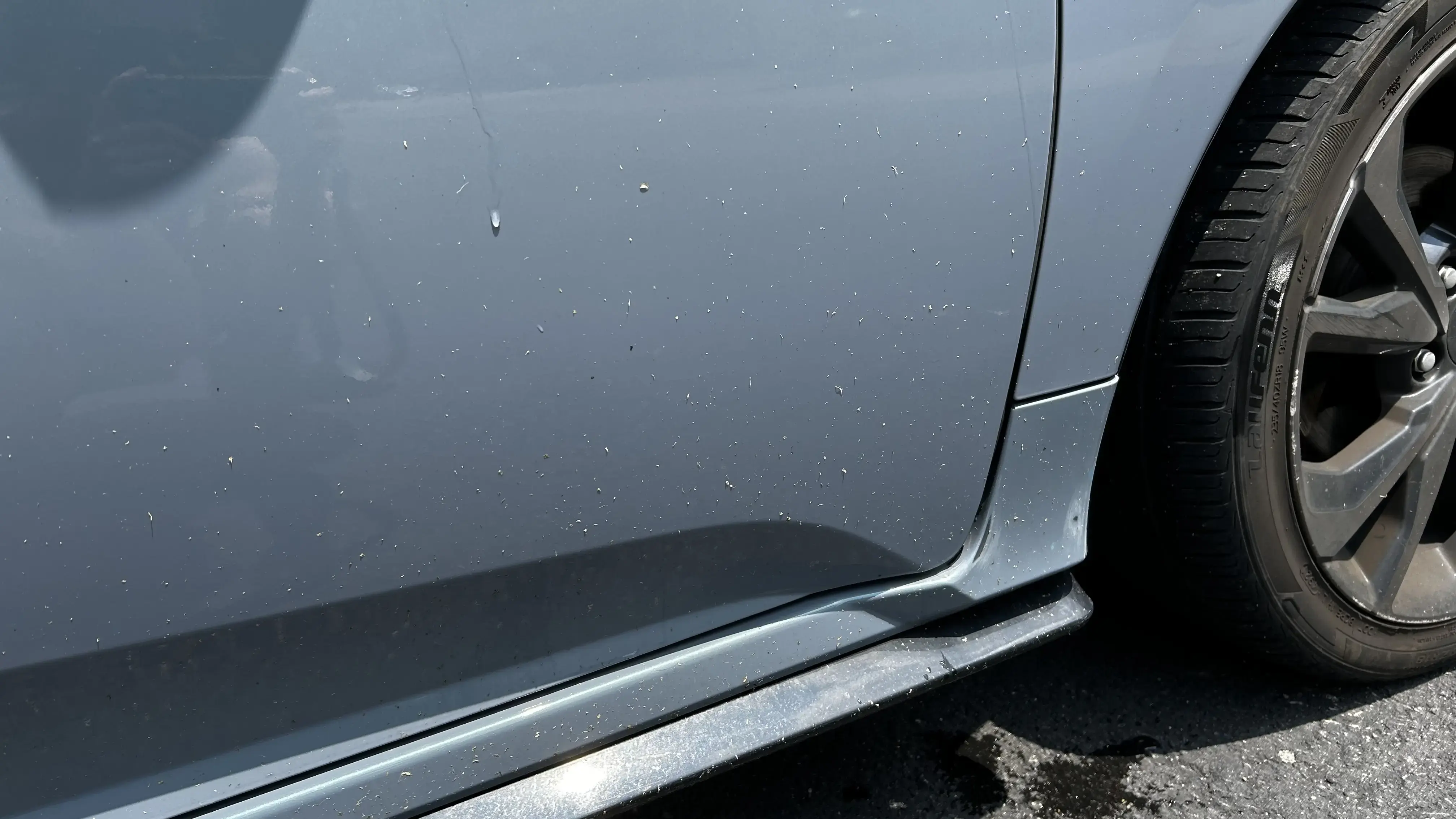 Snowy White Laundromat thumbnail 5