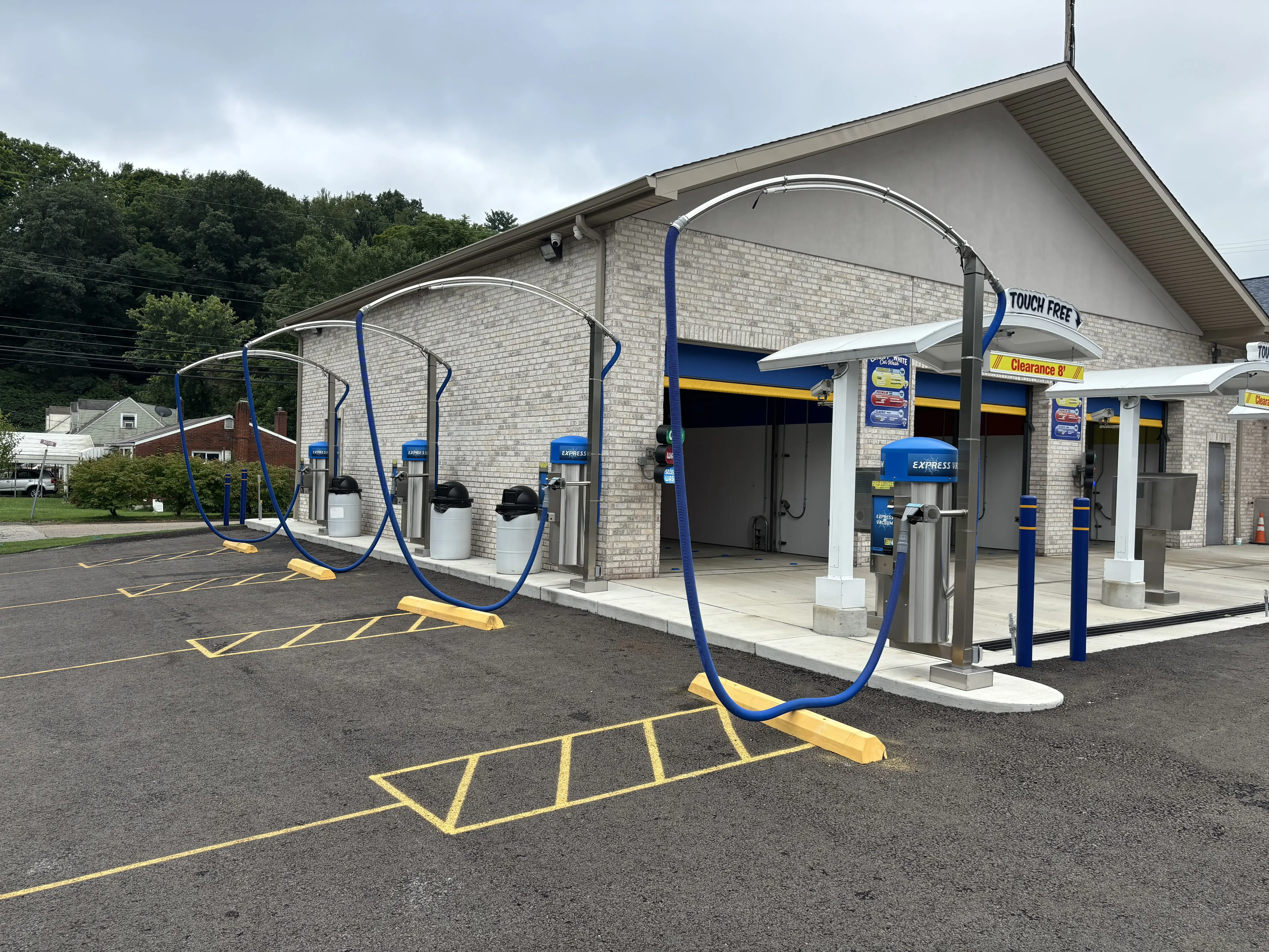 Snowy White Laundromat - Image 12