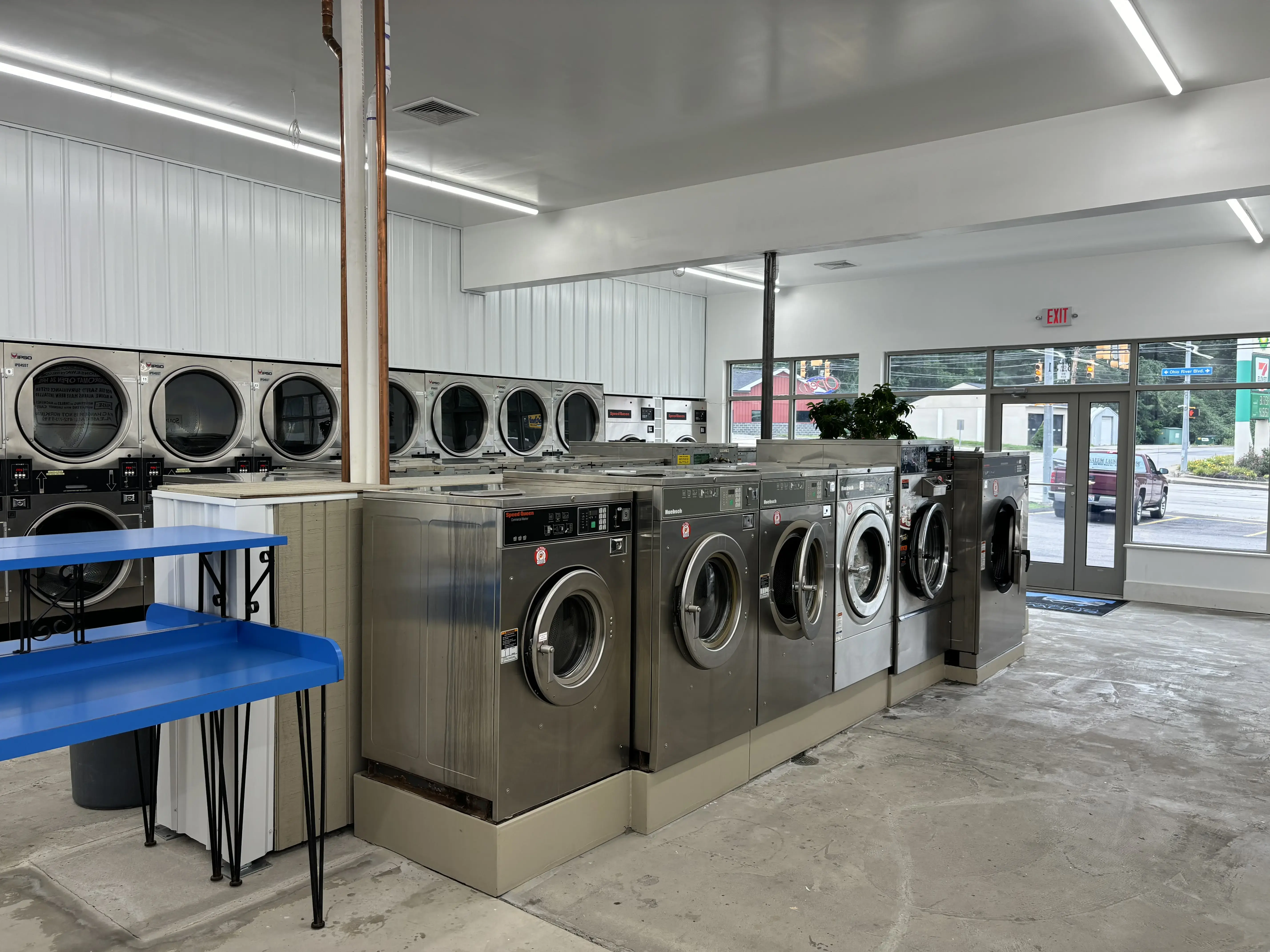 Snowy White Laundromat - Image 9