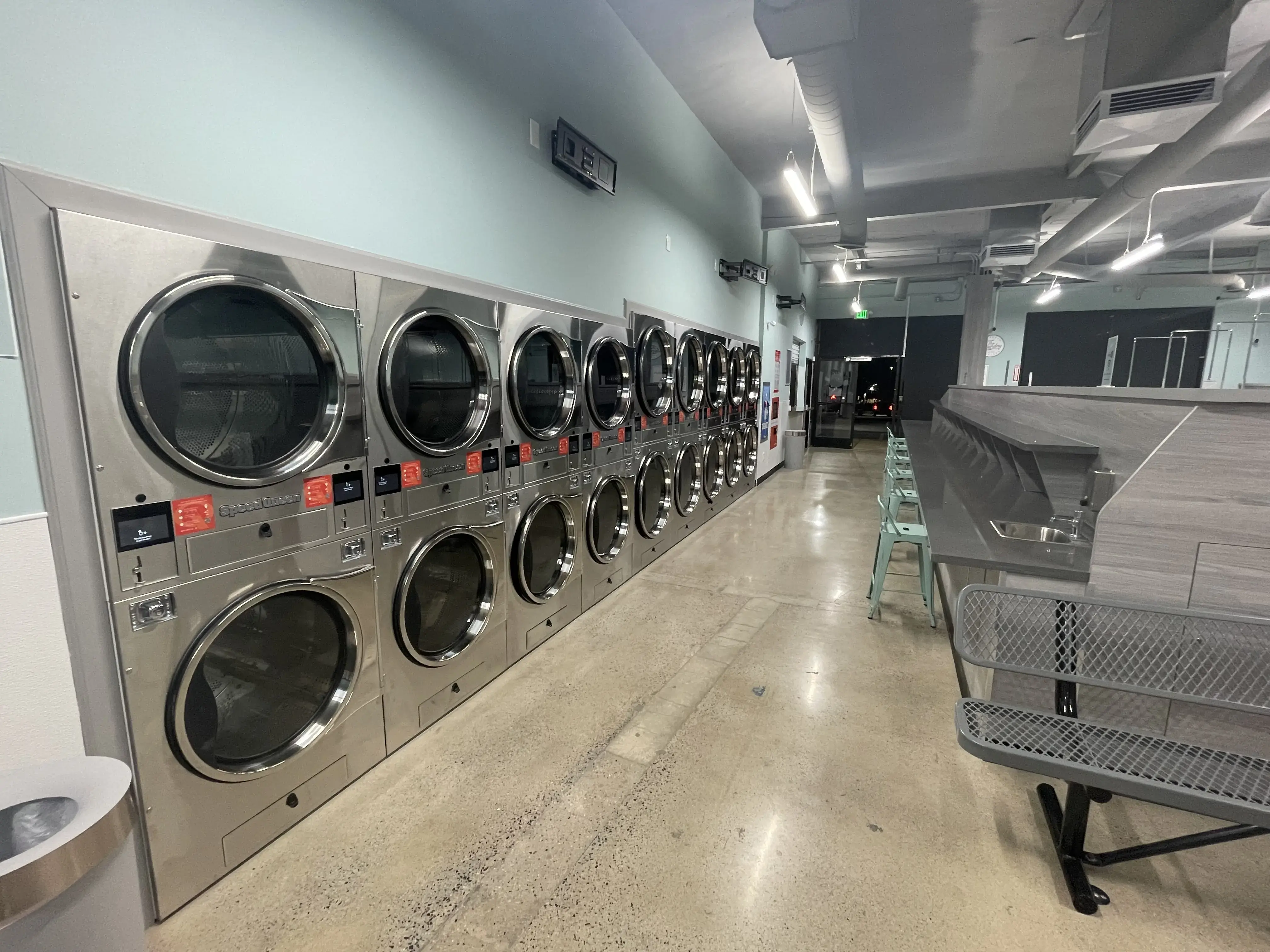 So Fresh and Clean Laundromat thumbnail 1