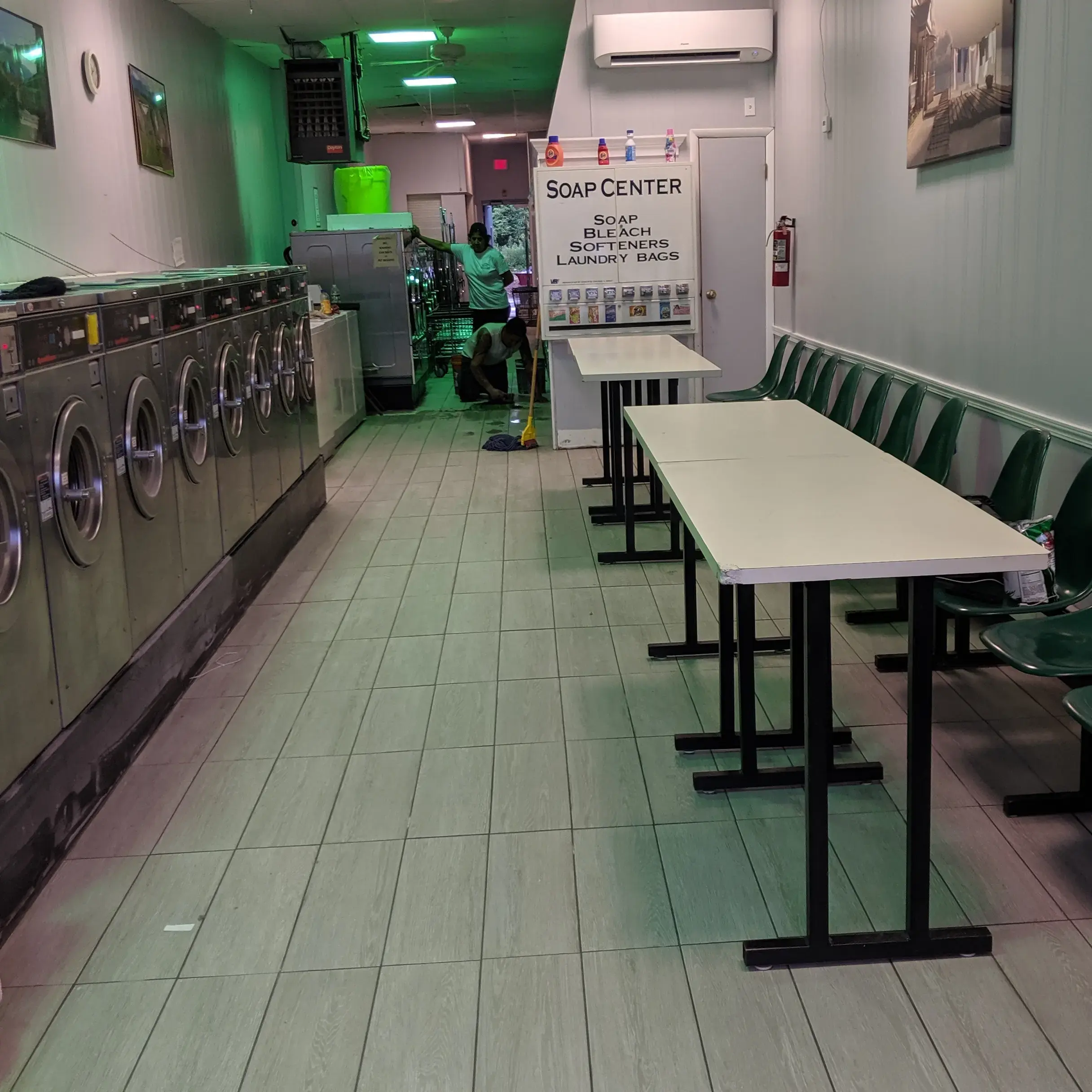 So Fresh And So Clean Laundromat thumbnail 8