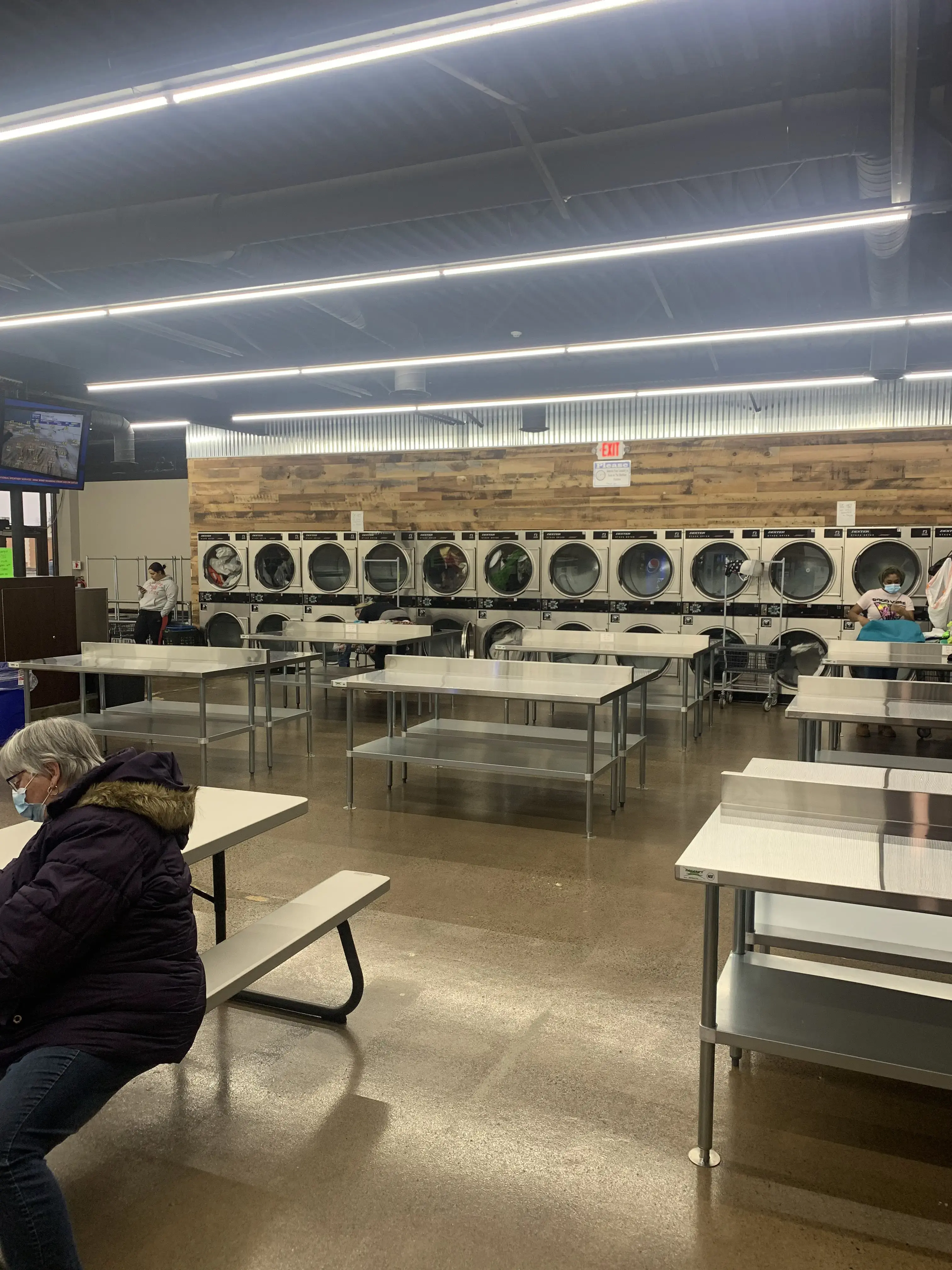 So Fresh N So Clean Laundromat thumbnail 19