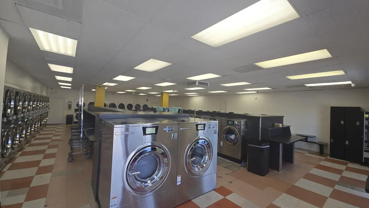 Soak Laundry Valley Village - Image 1