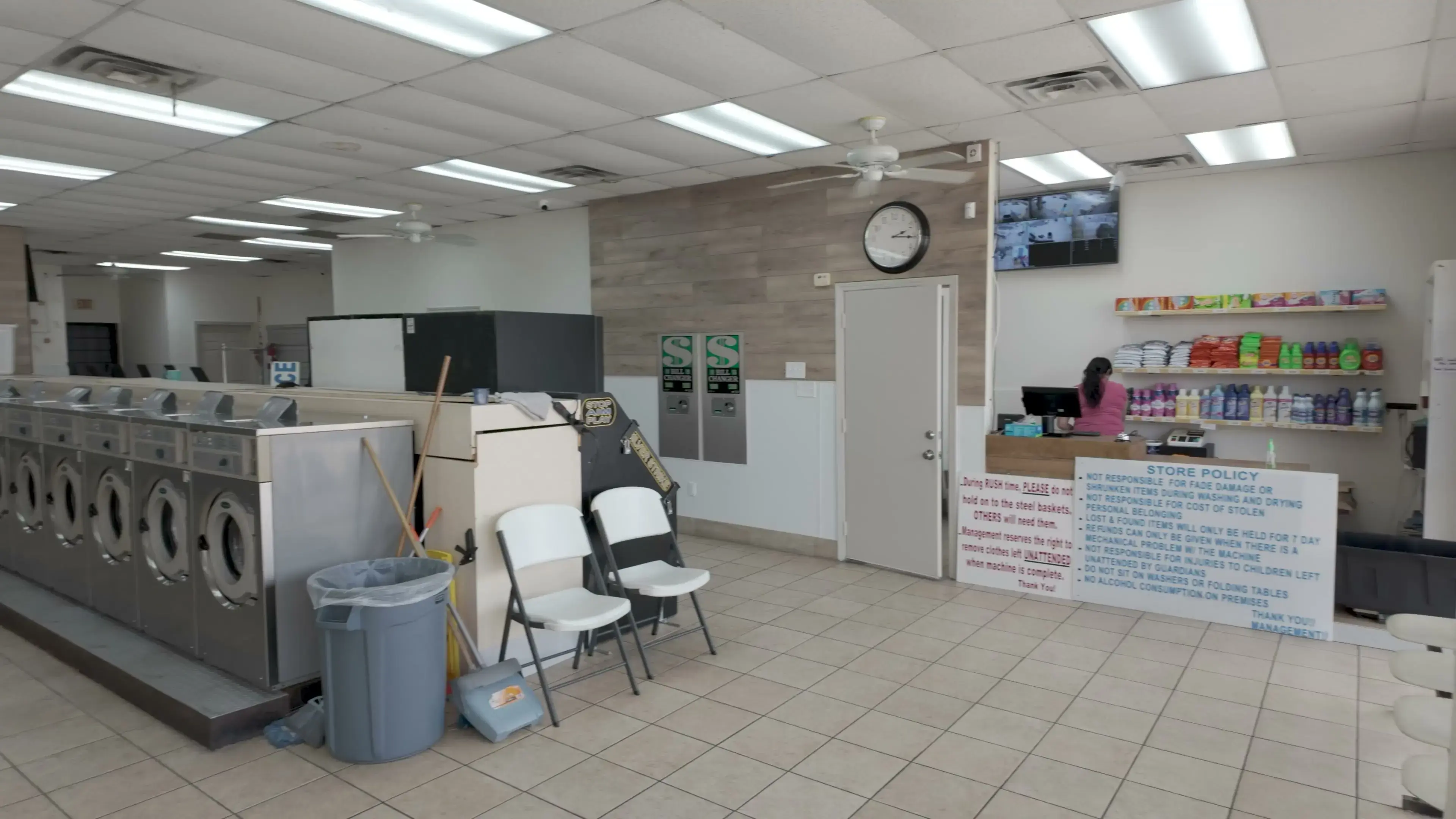 Soak n Spin Washateria - Image 2