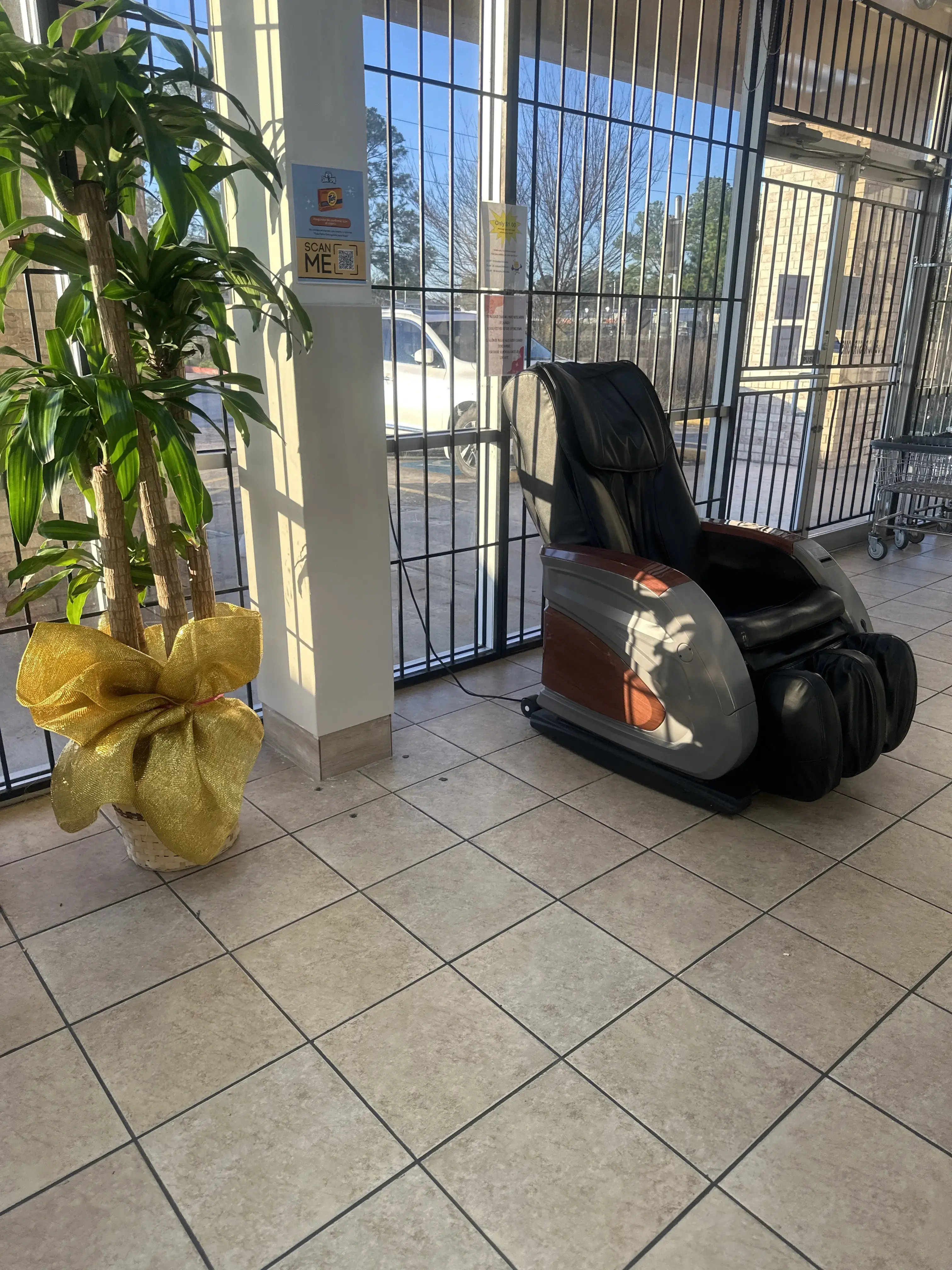 Soak n Spin Washateria - Image 16