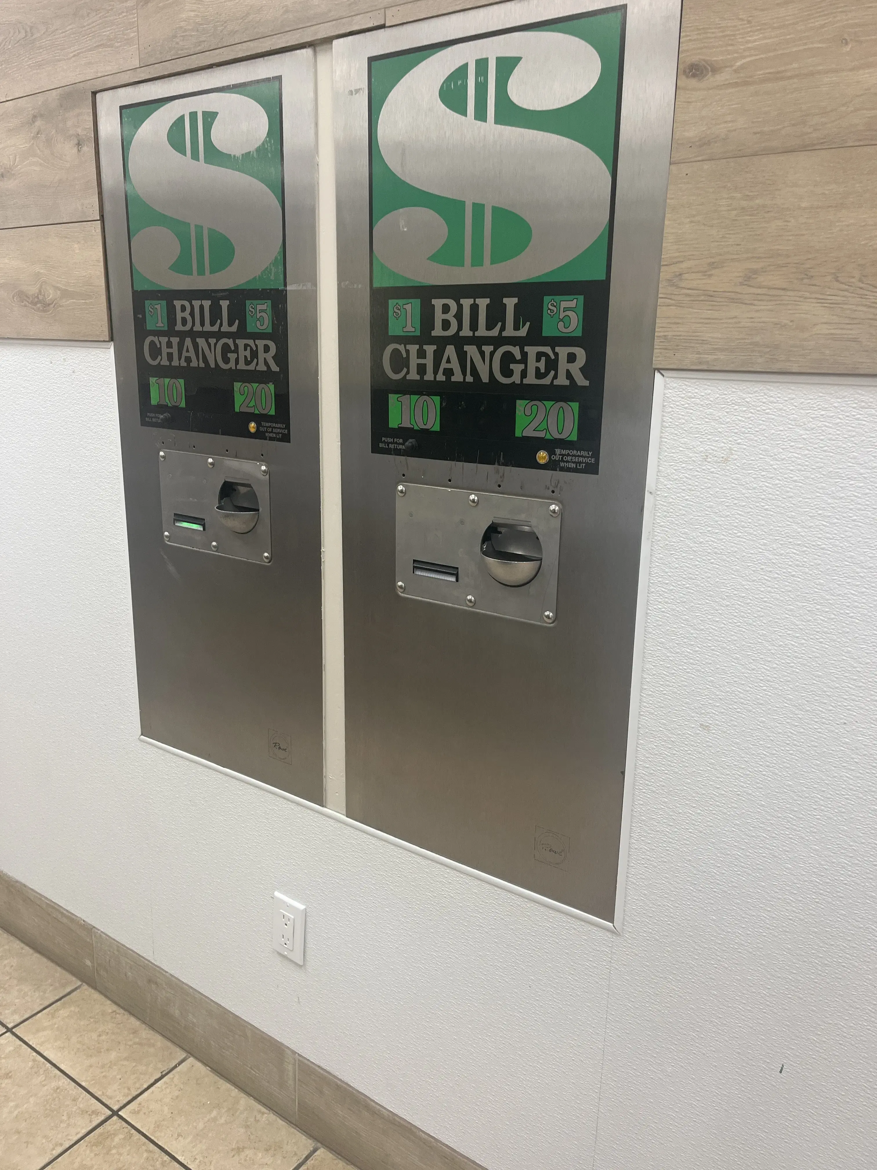 Soak n Spin Washateria - Image 13