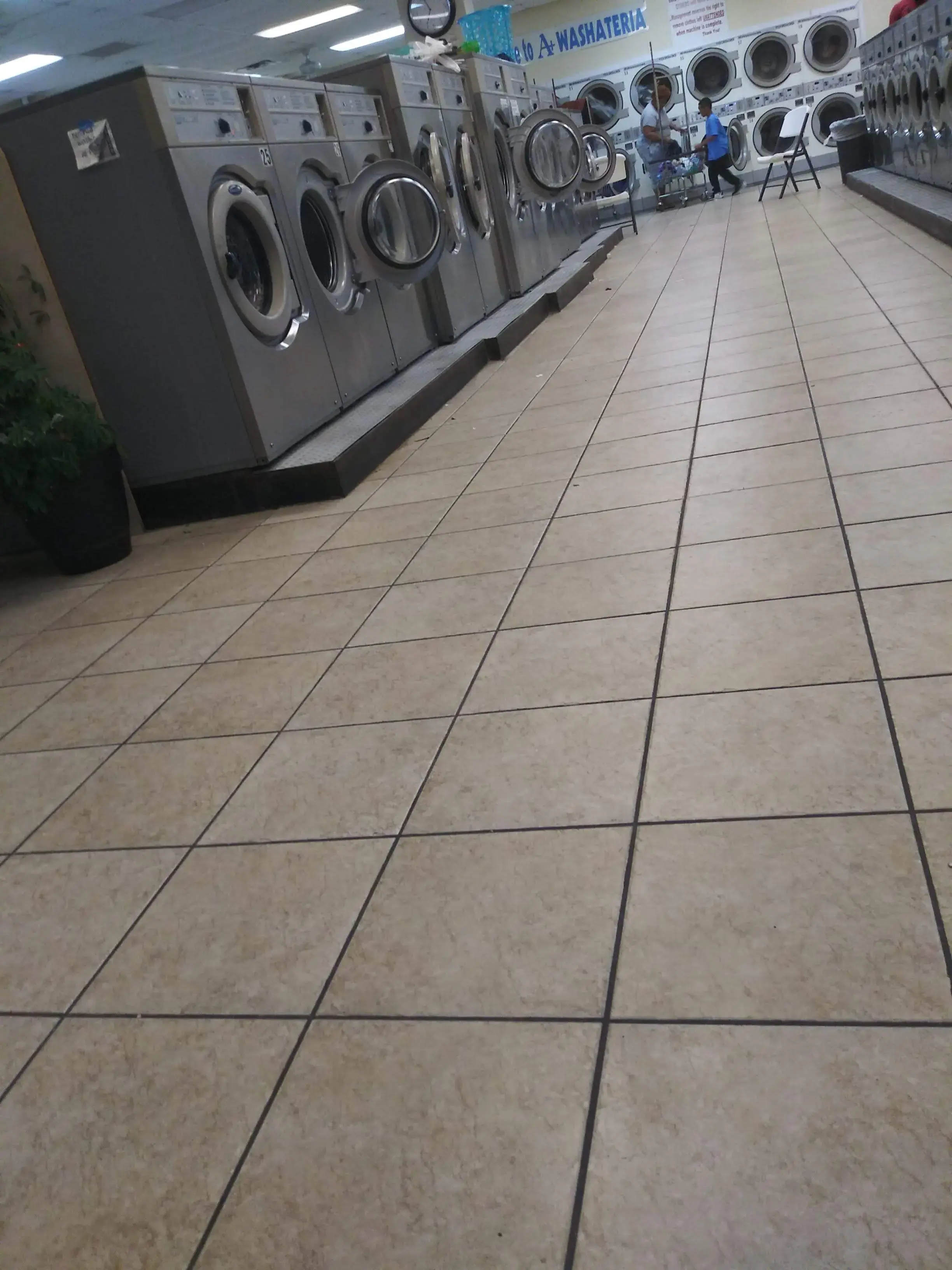 Soak n Spin Washateria - Image 20