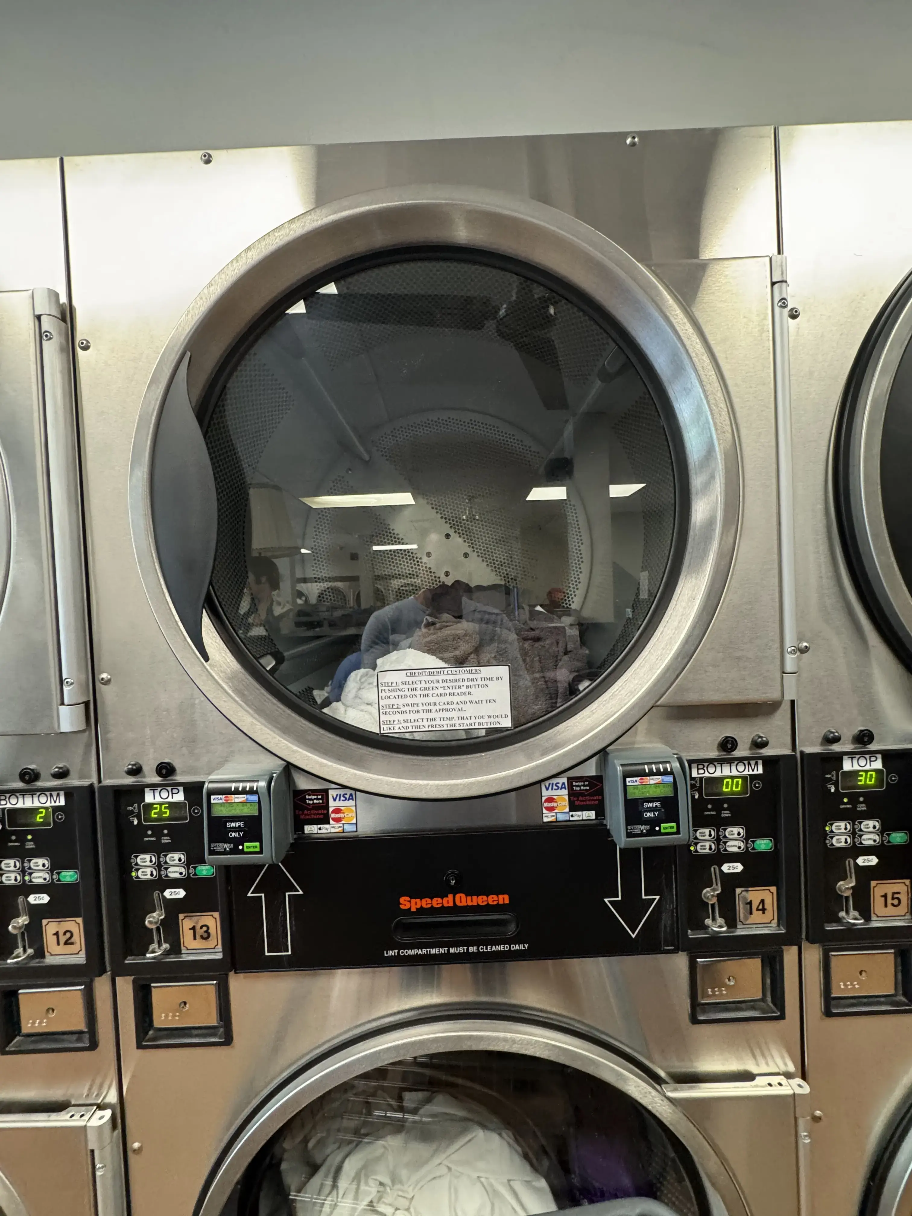 Soap Bubble Laundromat thumbnail 13