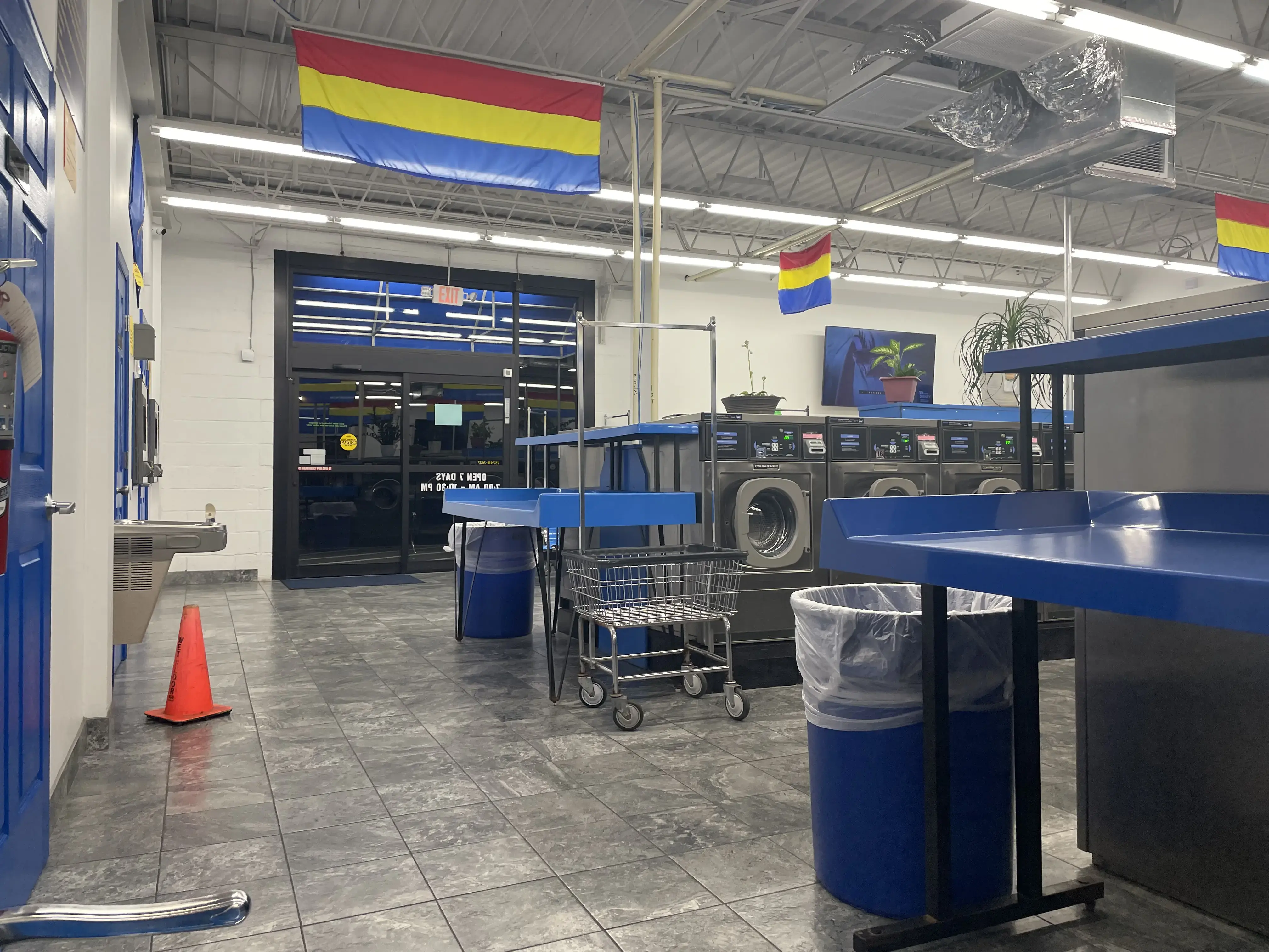 Soap N Suds Laundromat - Image 3