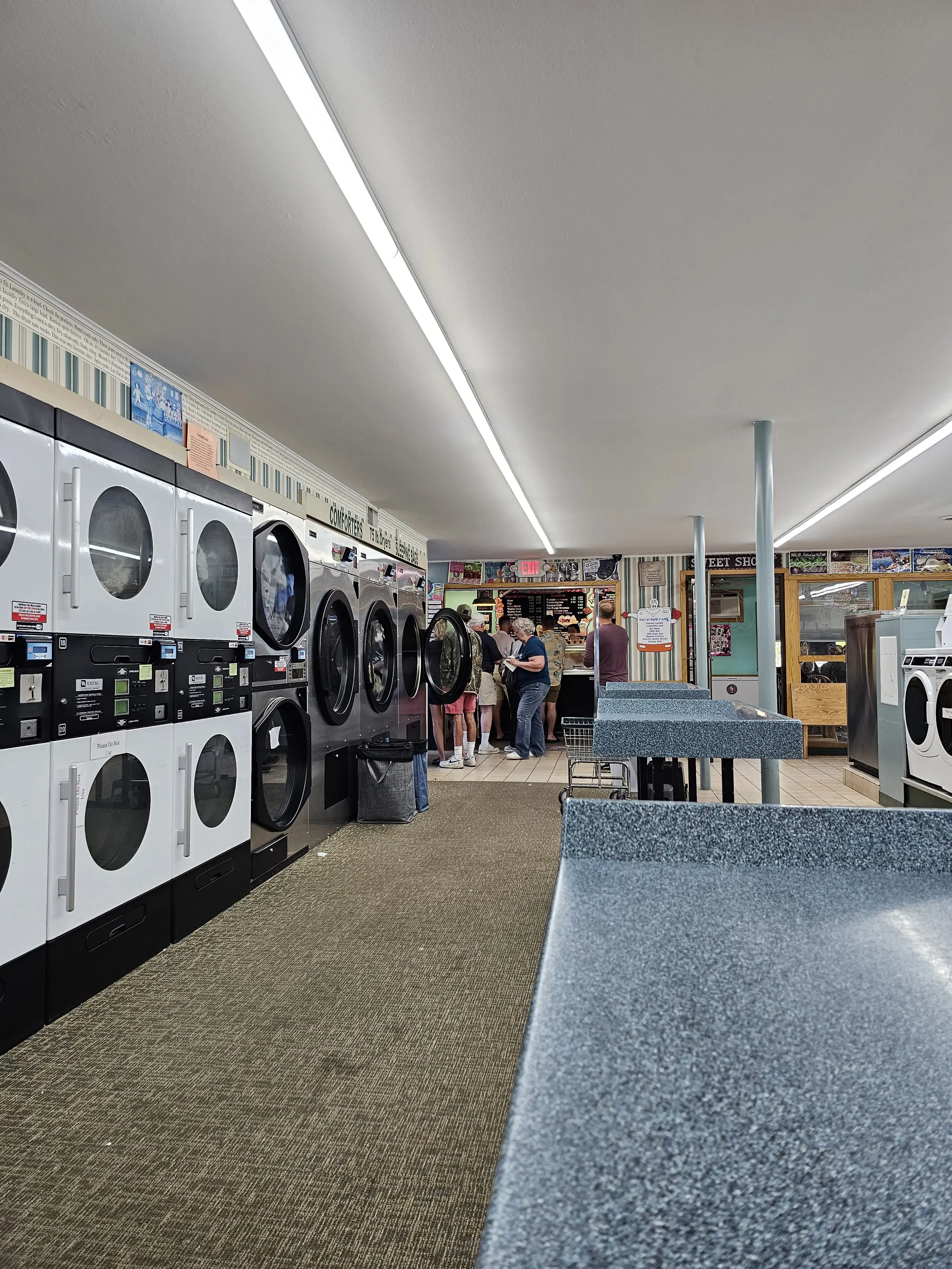 Soap 'N Suds Laundromat - Image 14