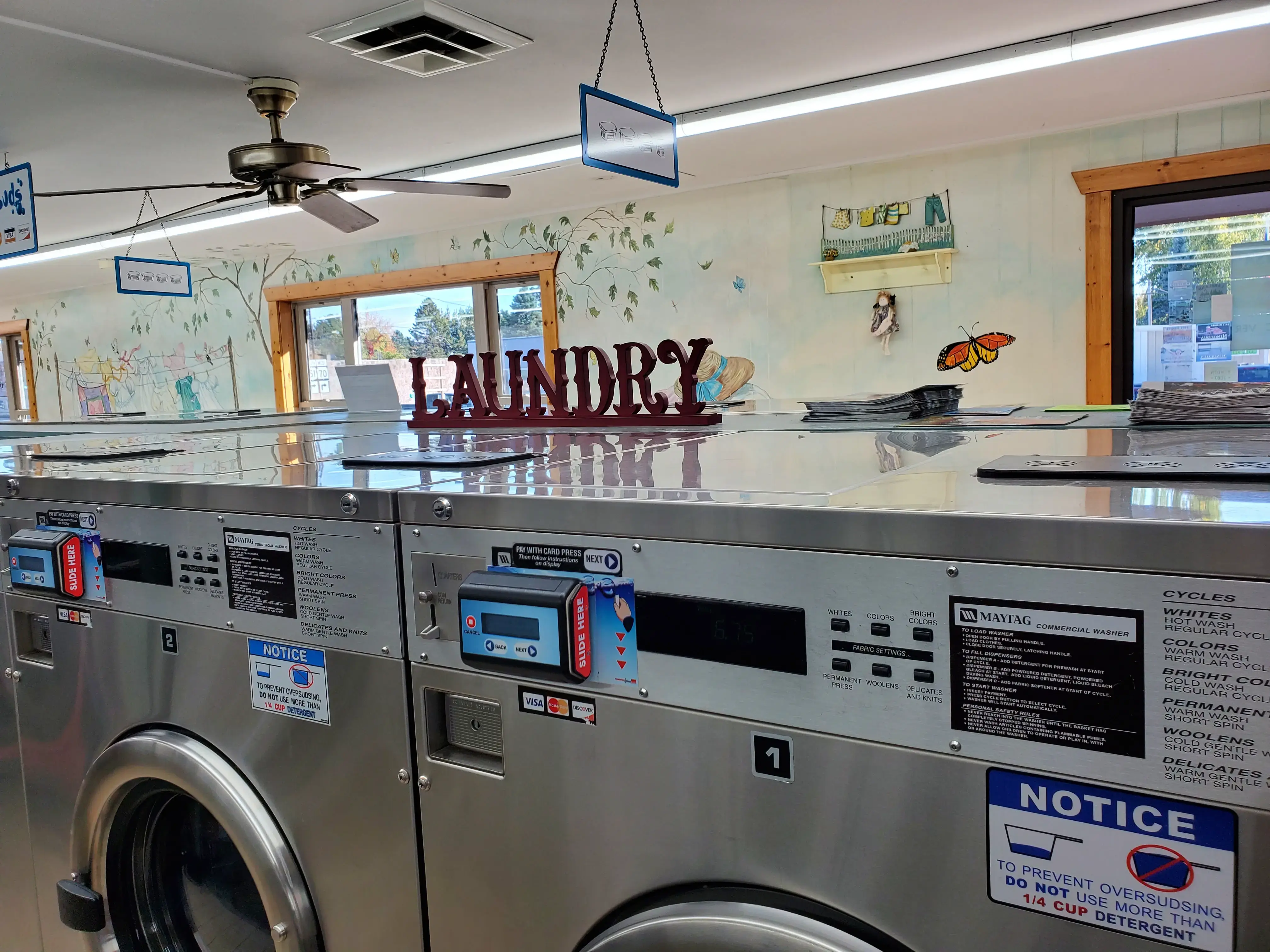 Soap 'N Suds Laundromat - Image 15