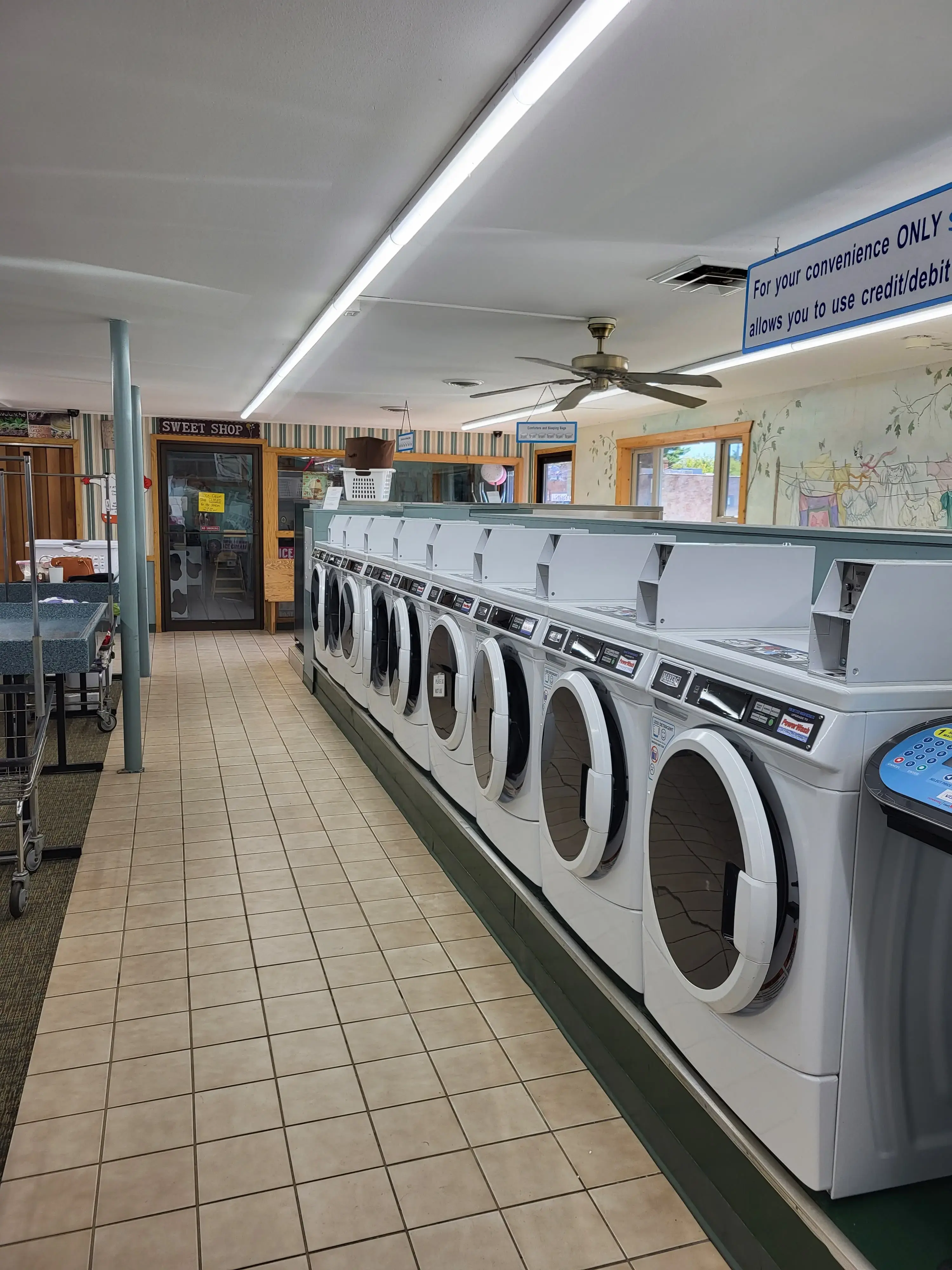 Soap 'N Suds Laundromat thumbnail 20