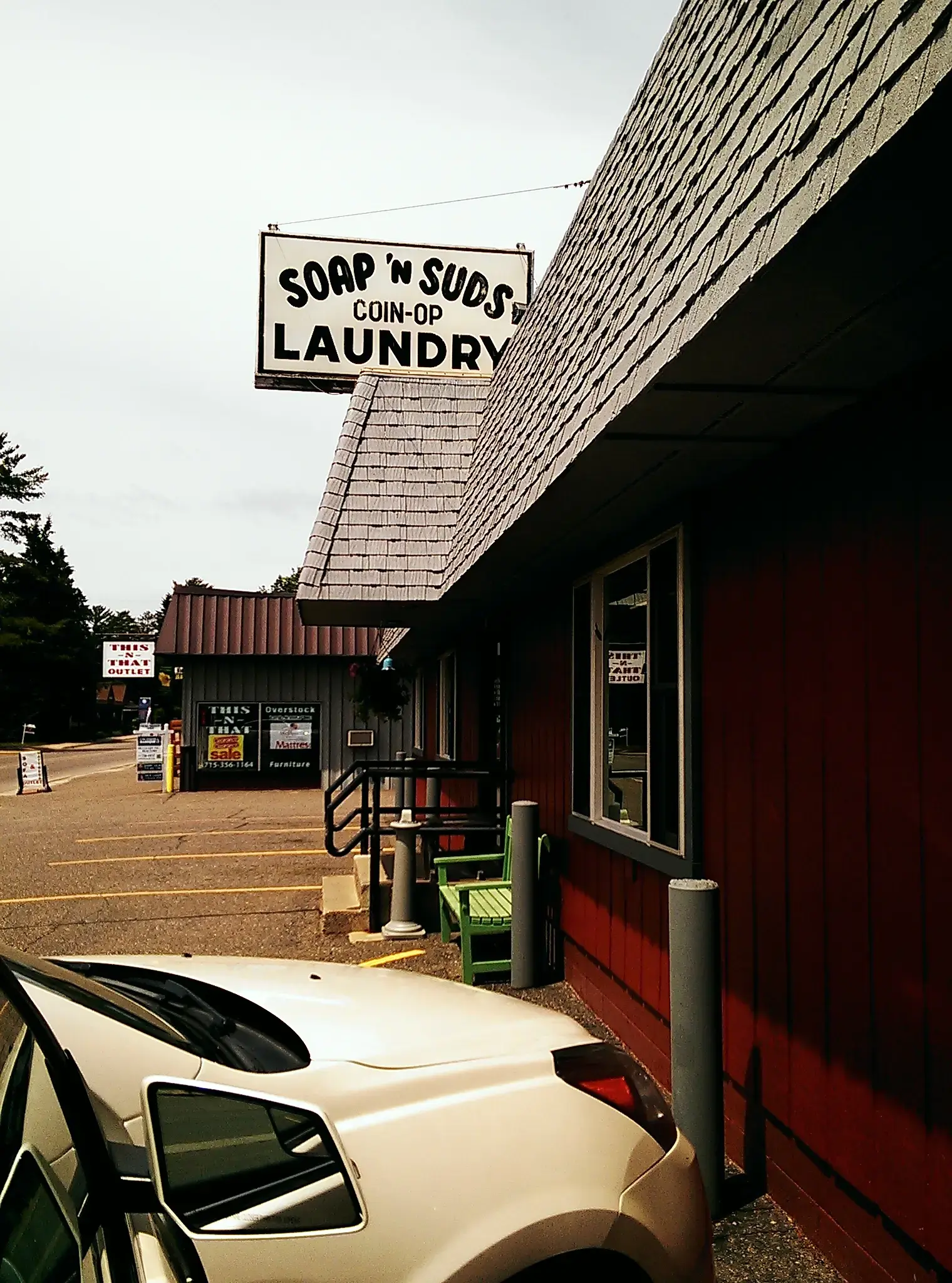Soap 'N Suds Laundromat thumbnail 6