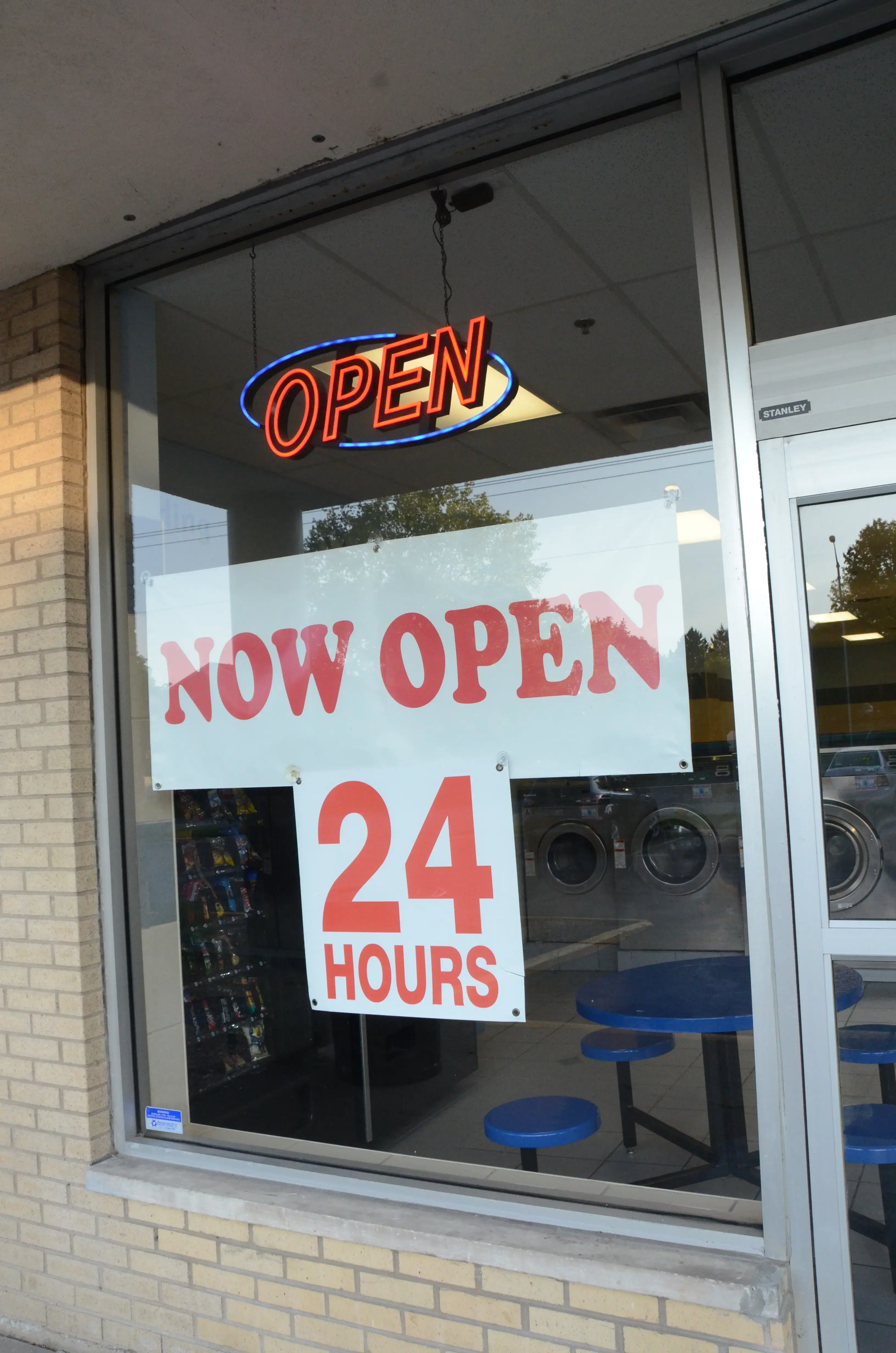 Soap Opera Laundromat - Downers Grove - Image 14