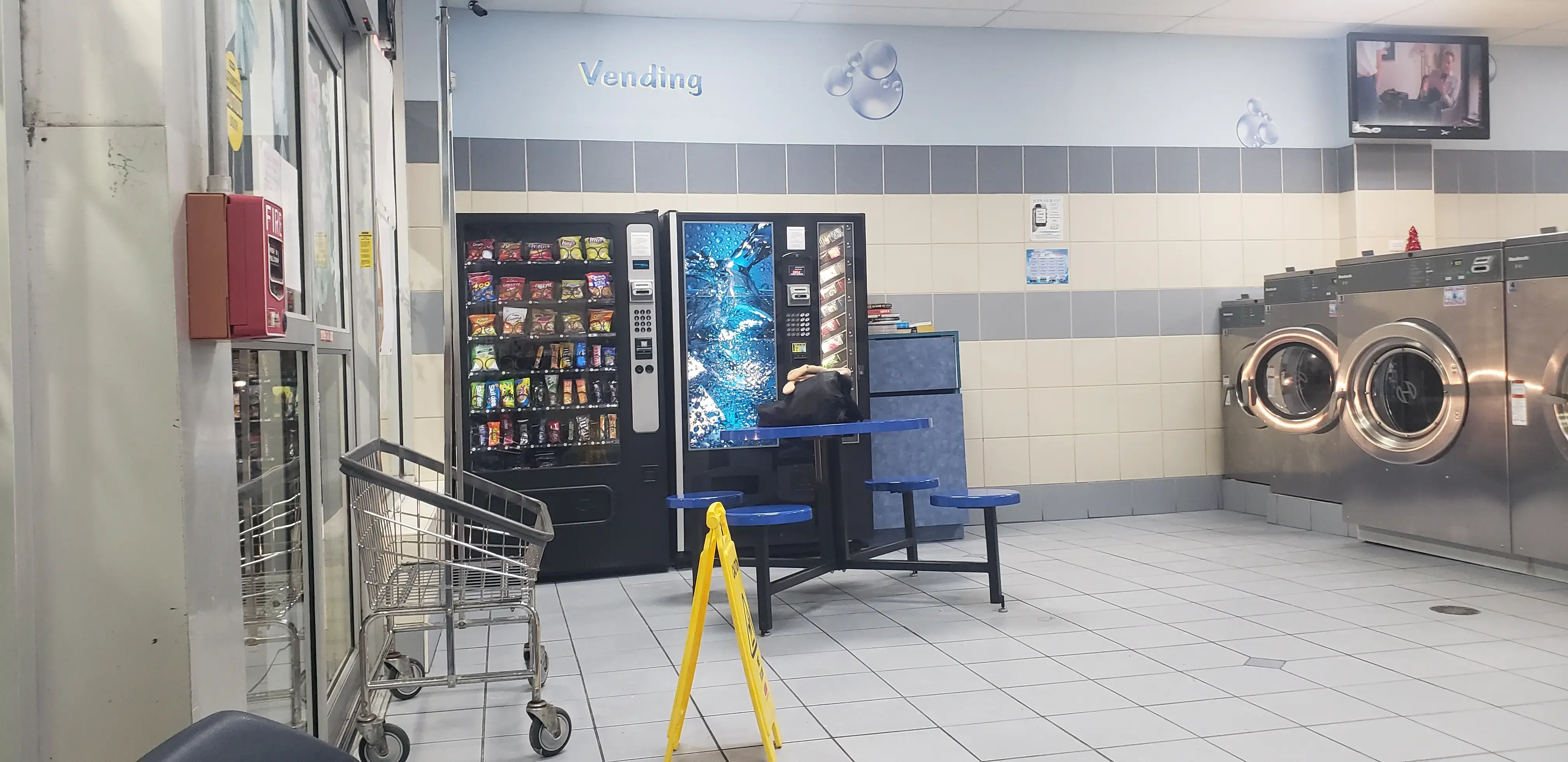 Soap Opera Laundromat - Downers Grove thumbnail 13