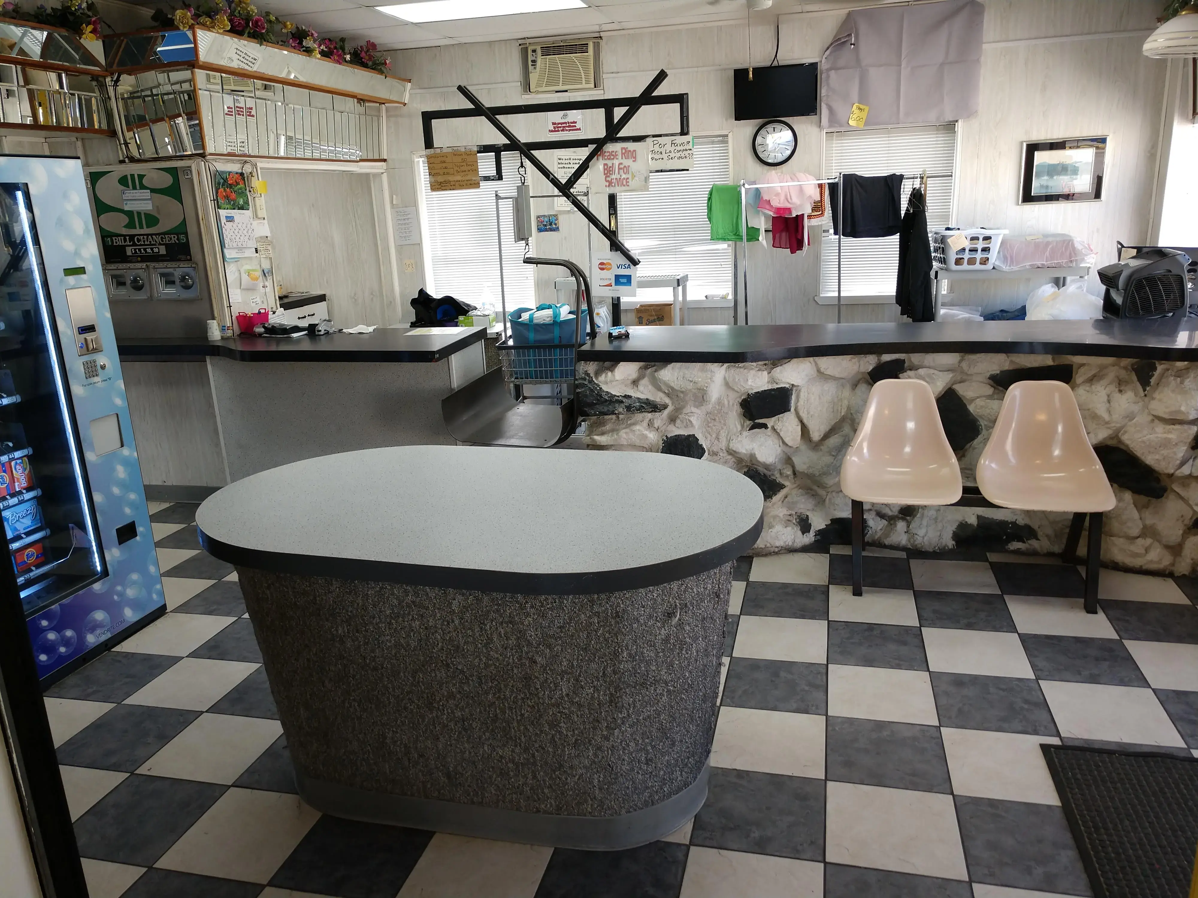 Soap Opera Laundromat thumbnail 10