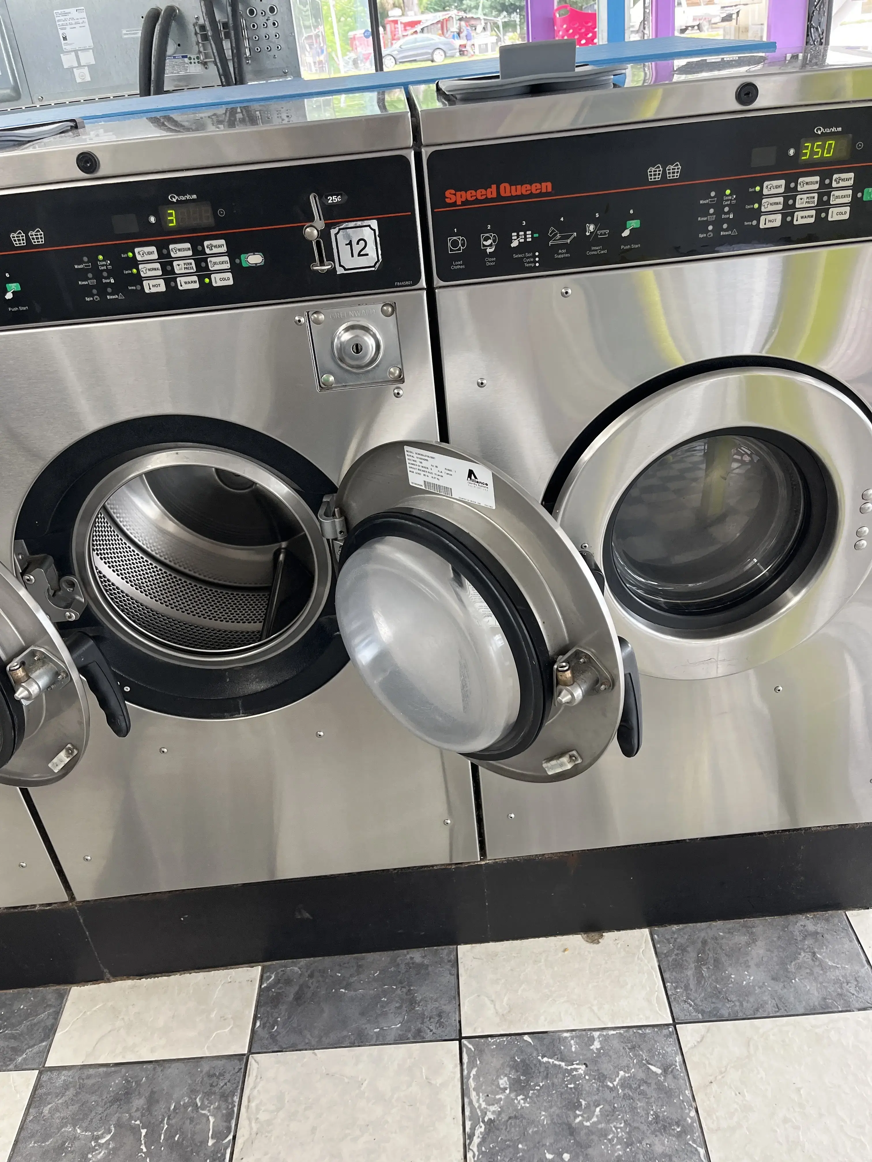 Soap Opera Laundromat thumbnail 9