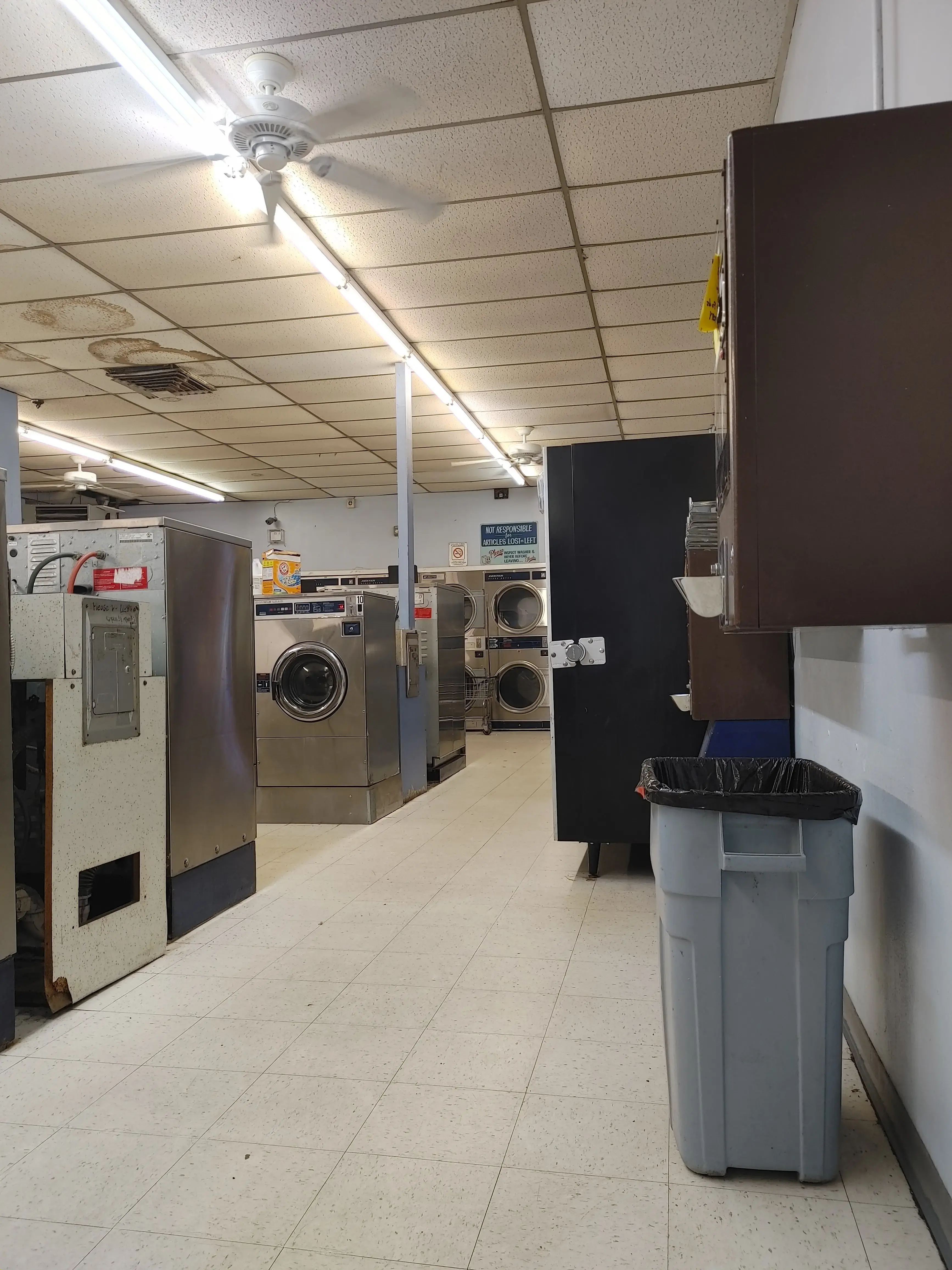 Soapbox Coin Laundry - Image 14