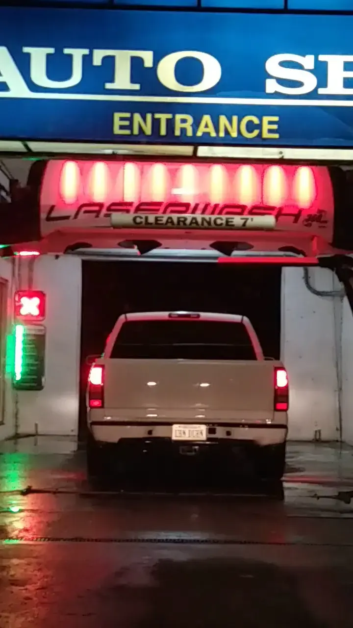 Soaps N Suds Laundromat & Car Wash - Image 19