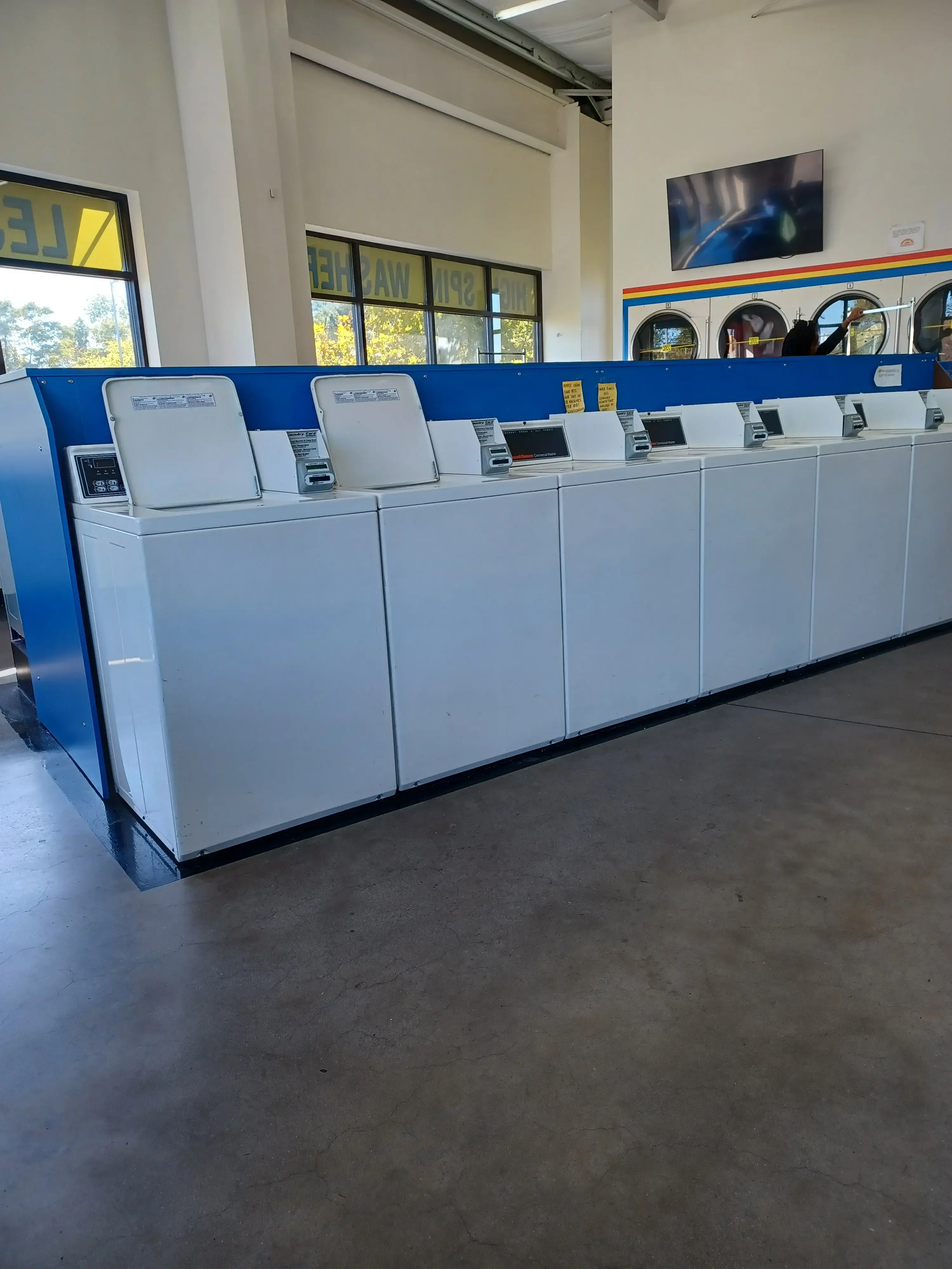 Soaps N Suds Laundromat & Car Wash - Image 16