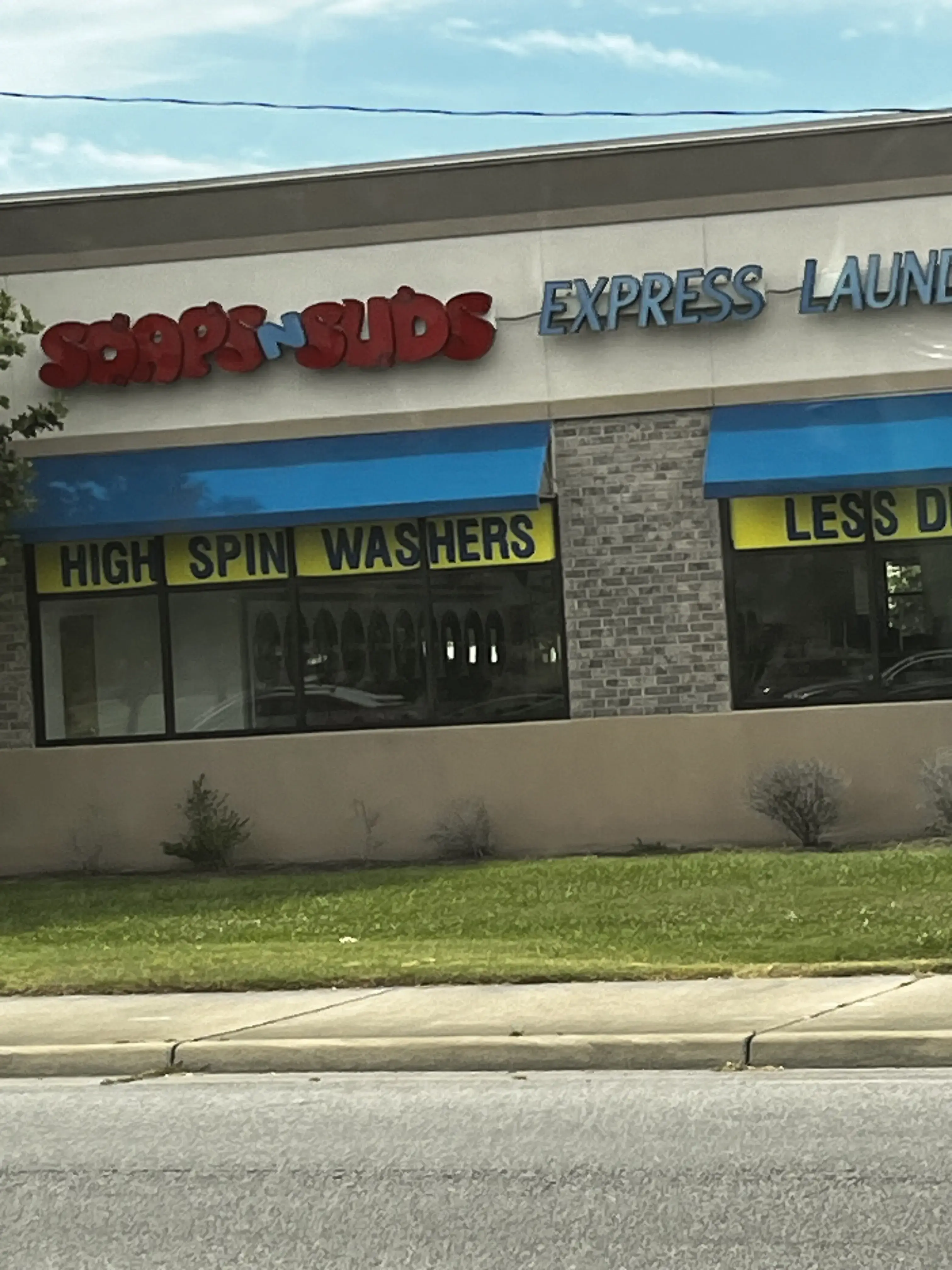 Soaps N Suds Laundromat & Car Wash thumbnail 2