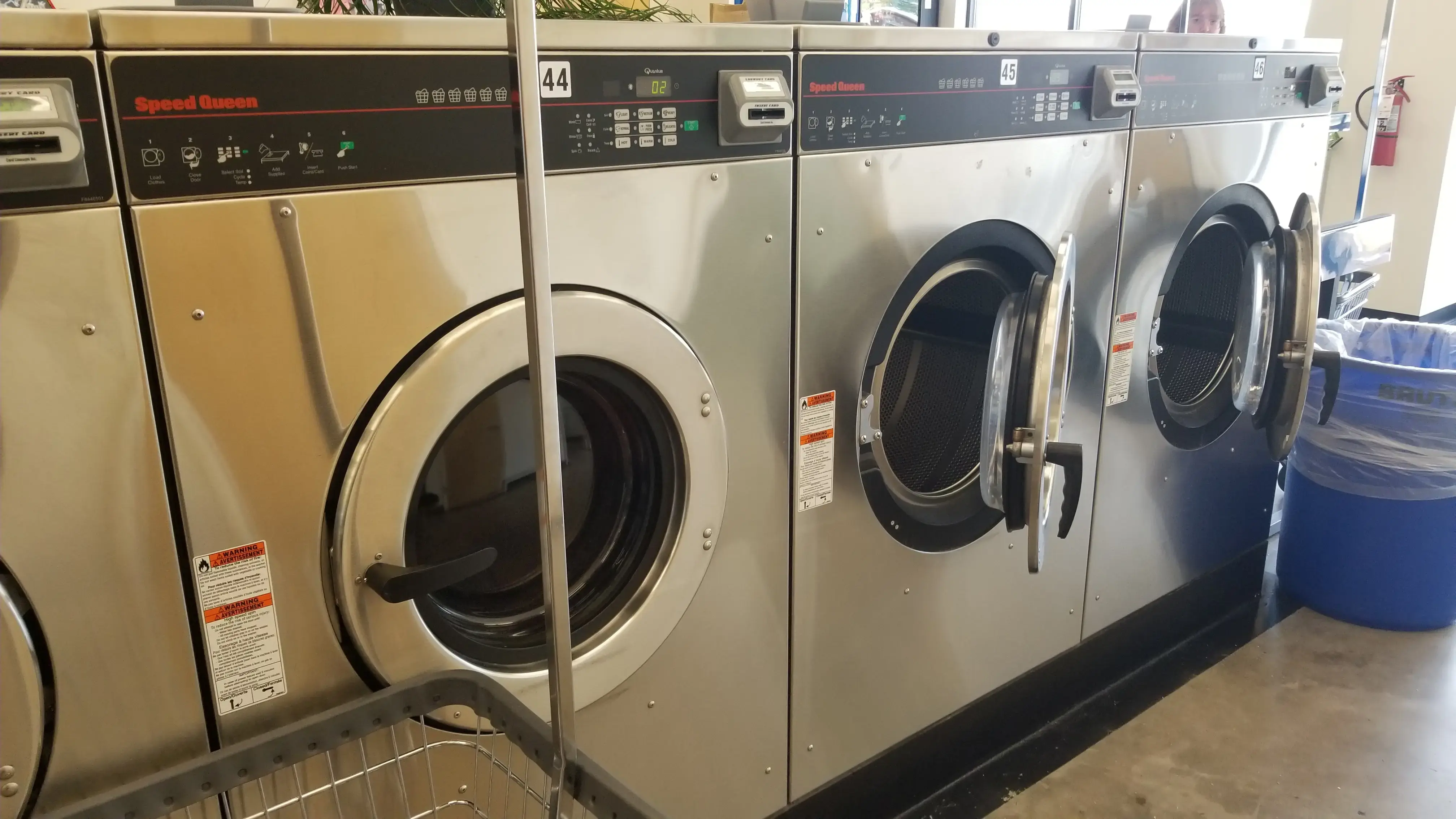 Soaps N Suds Laundromat & Car Wash thumbnail 7