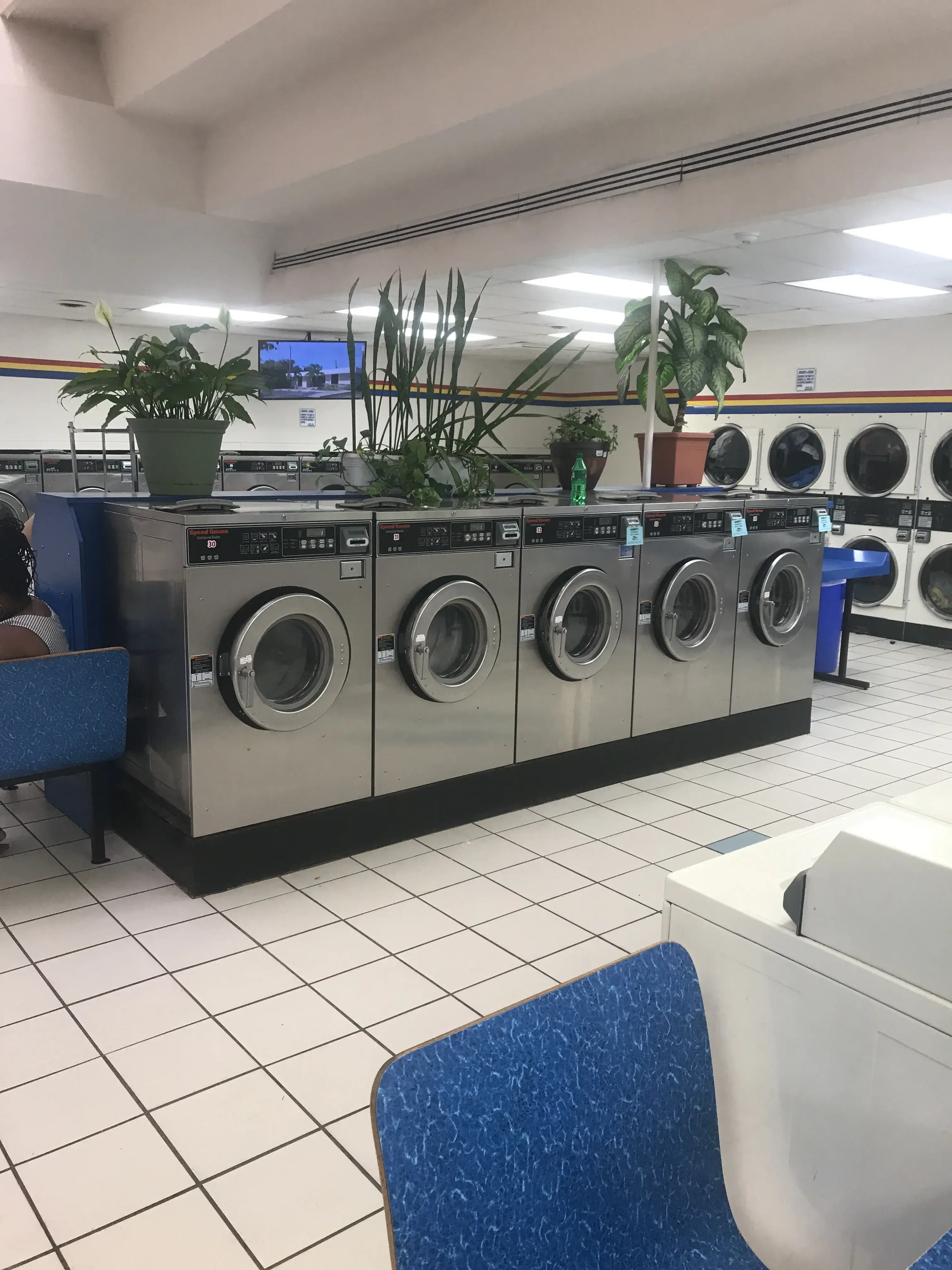 Soaps N Suds Laundromat & Car Wash thumbnail 18