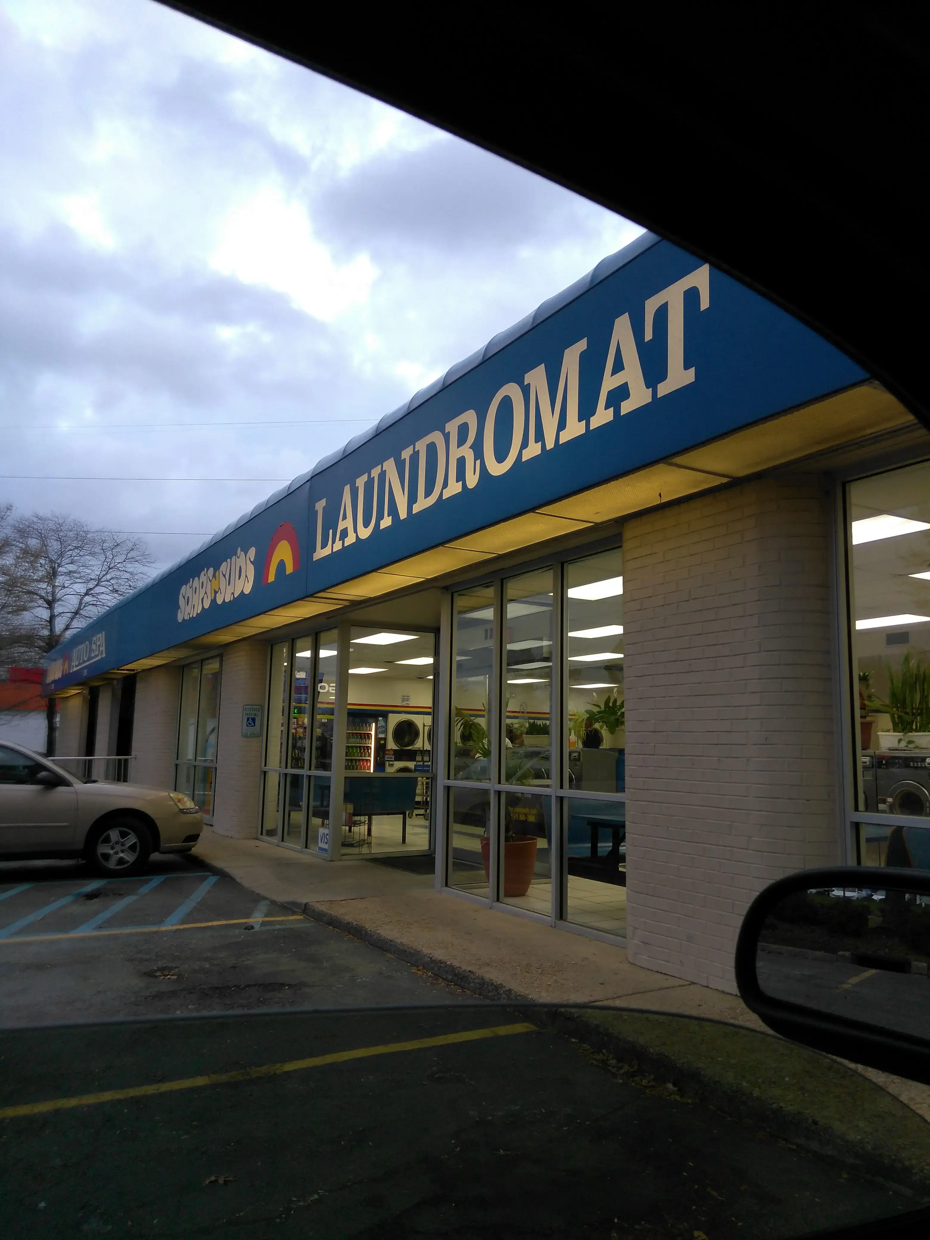 Soaps N Suds Laundromat & Car Wash thumbnail 7
