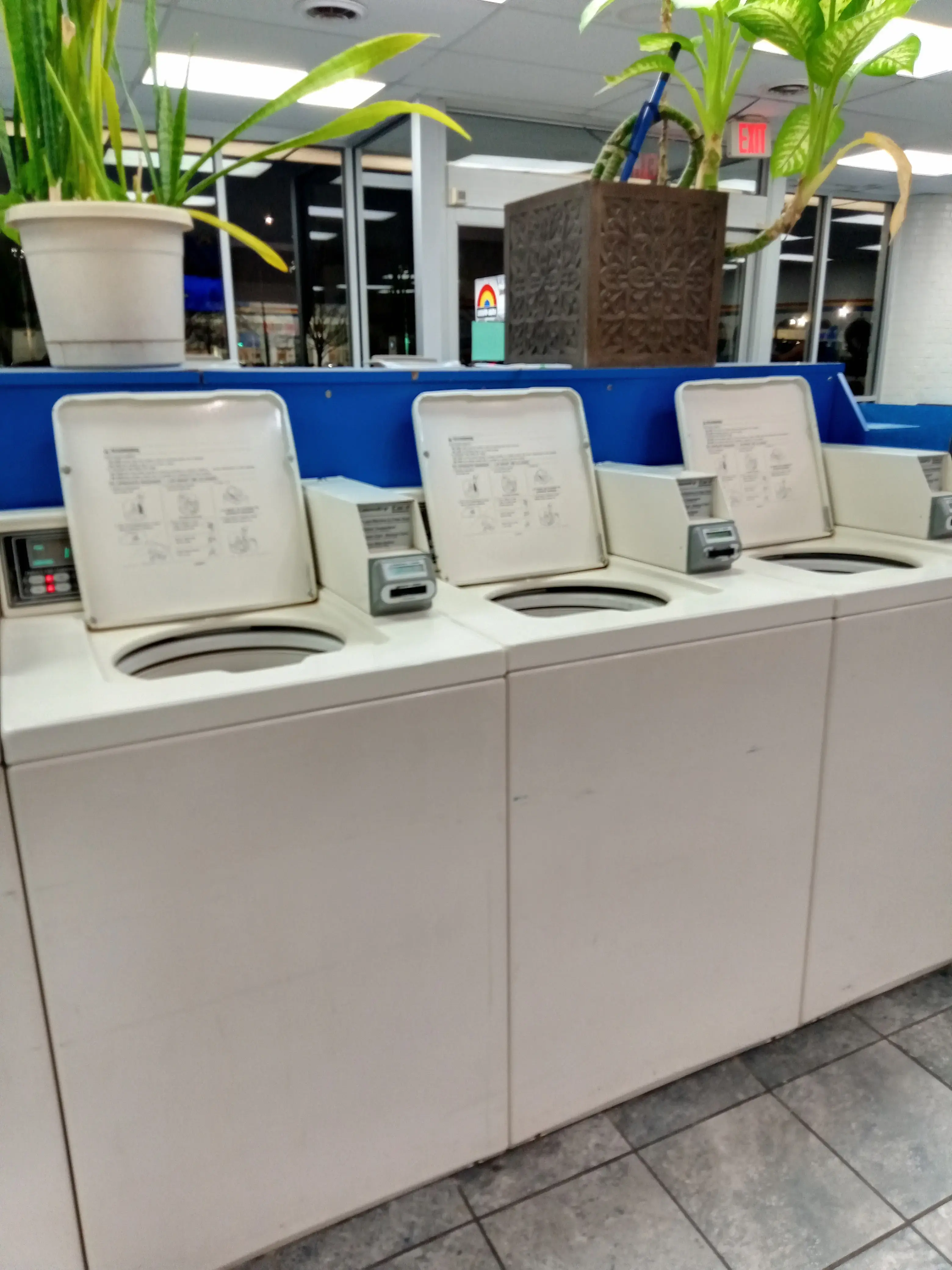 Soaps N Suds Laundromat & Car Wash - Image 14